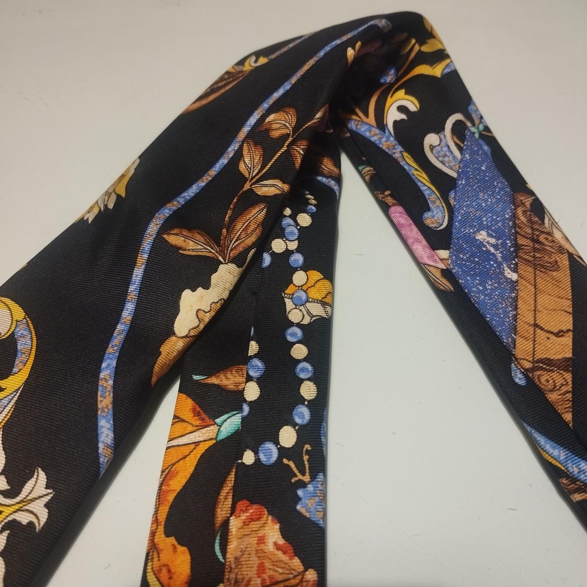 Rare Hermès Autumn Leaves Silk Tie In Excellent Condition In Gazzaniga (BG), IT