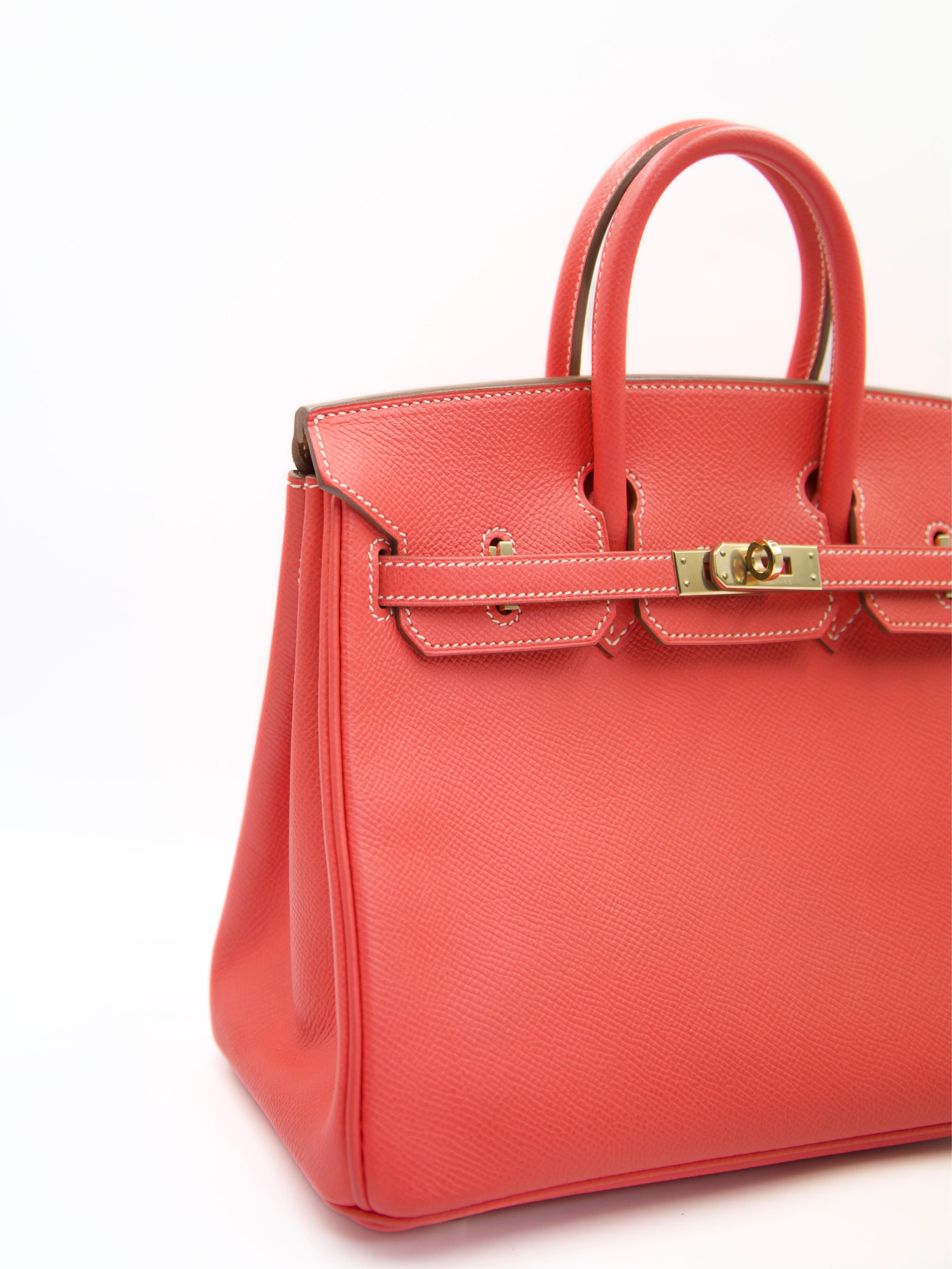RARE HERMÈS BIRKIN 25CM 'VERSO' ROUGE JAIPUR WITH GOLD INTERIOR Epsom Permabrass In Excellent Condition For Sale In London, GB