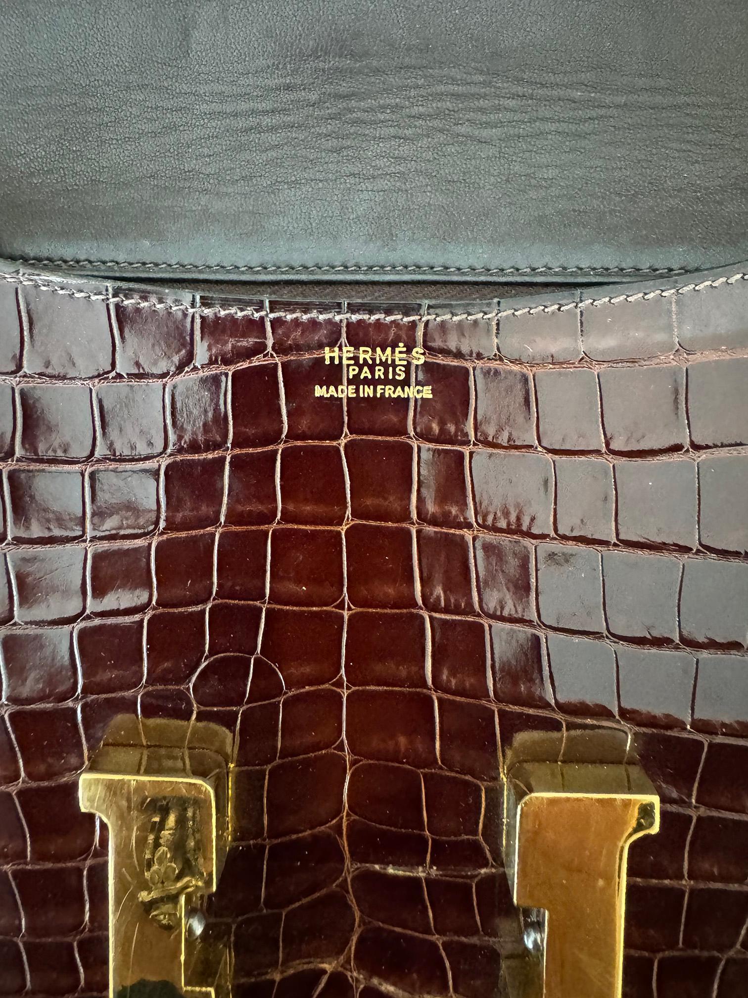 RARO Bolso Constance de aligátor marrón de Hermes en venta 6