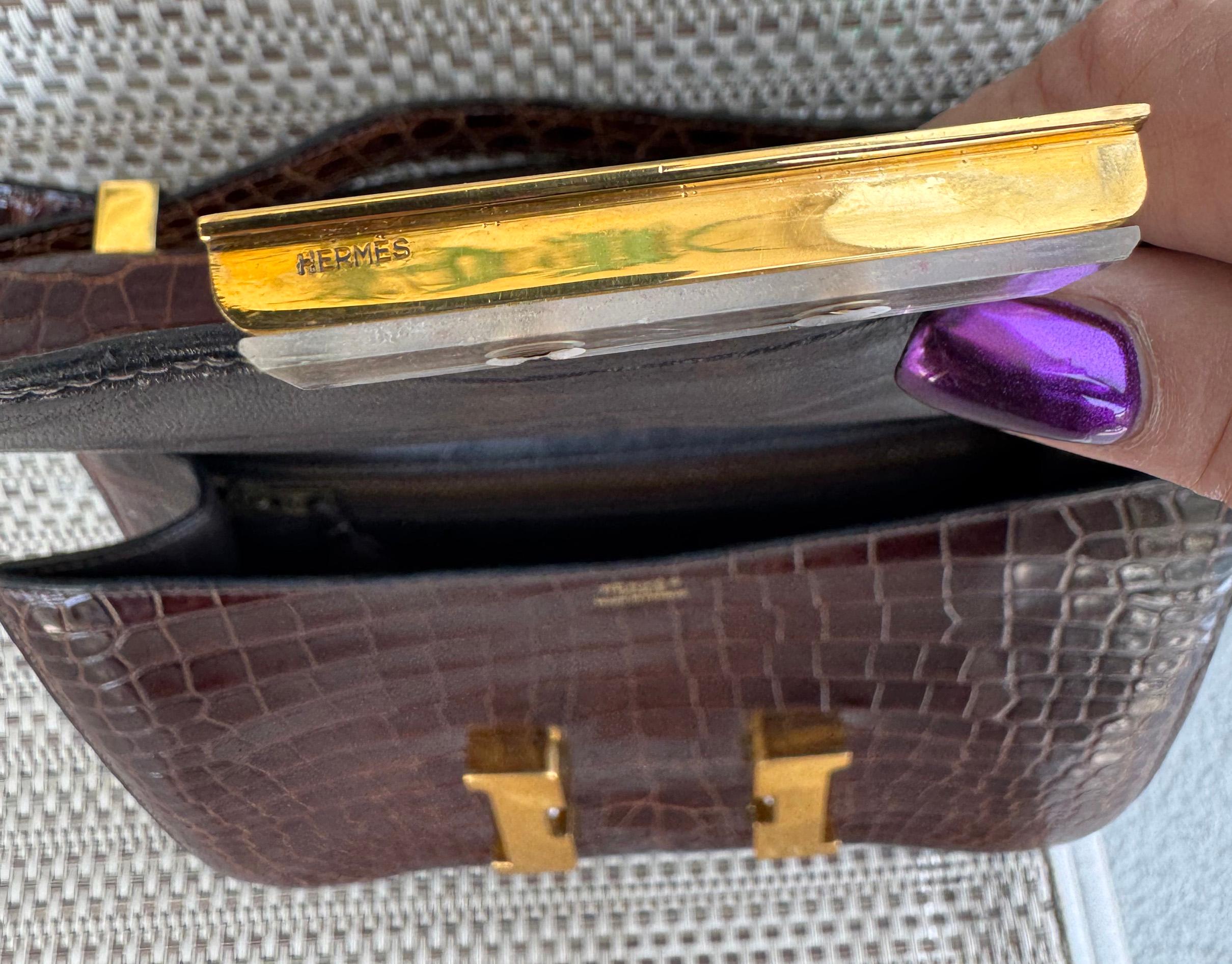 RARO Bolso Constance de aligátor marrón de Hermes en venta 7