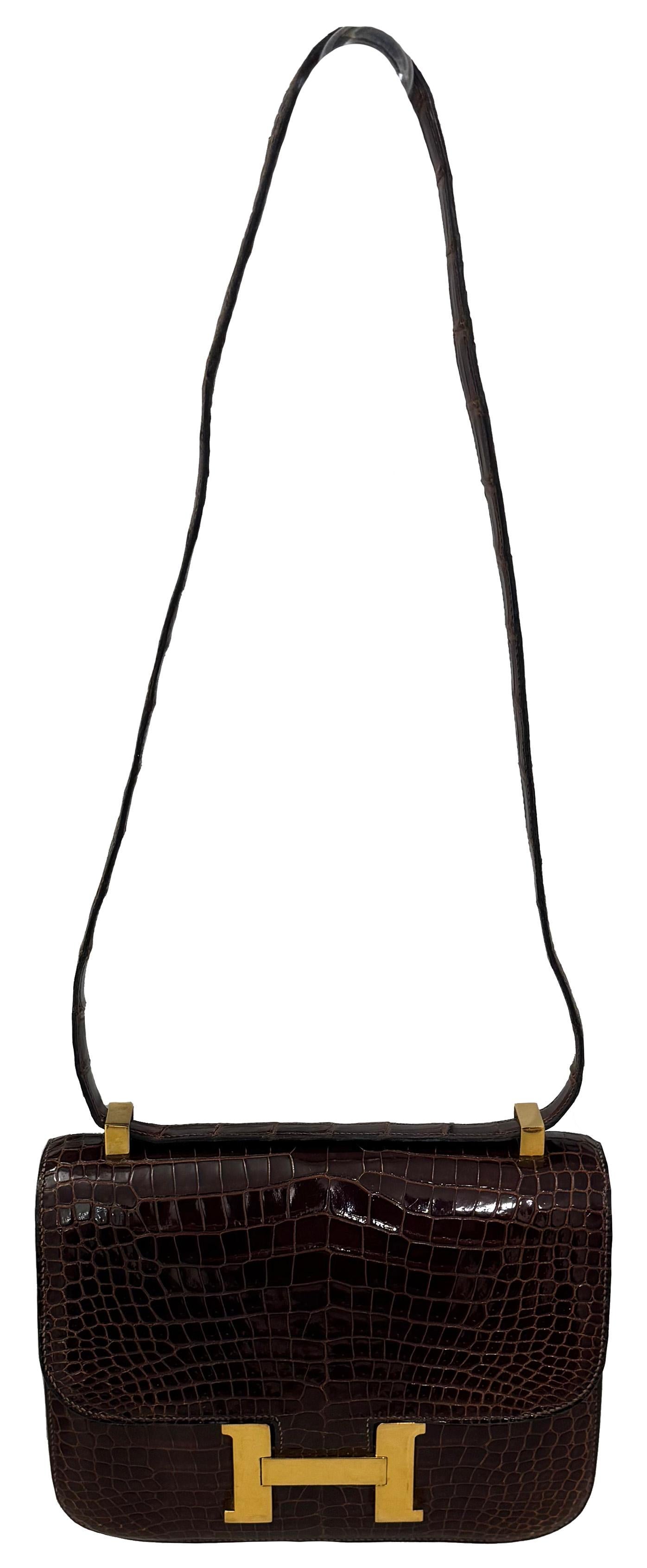 RARO Bolso Constance de aligátor marrón de Hermes en venta 1