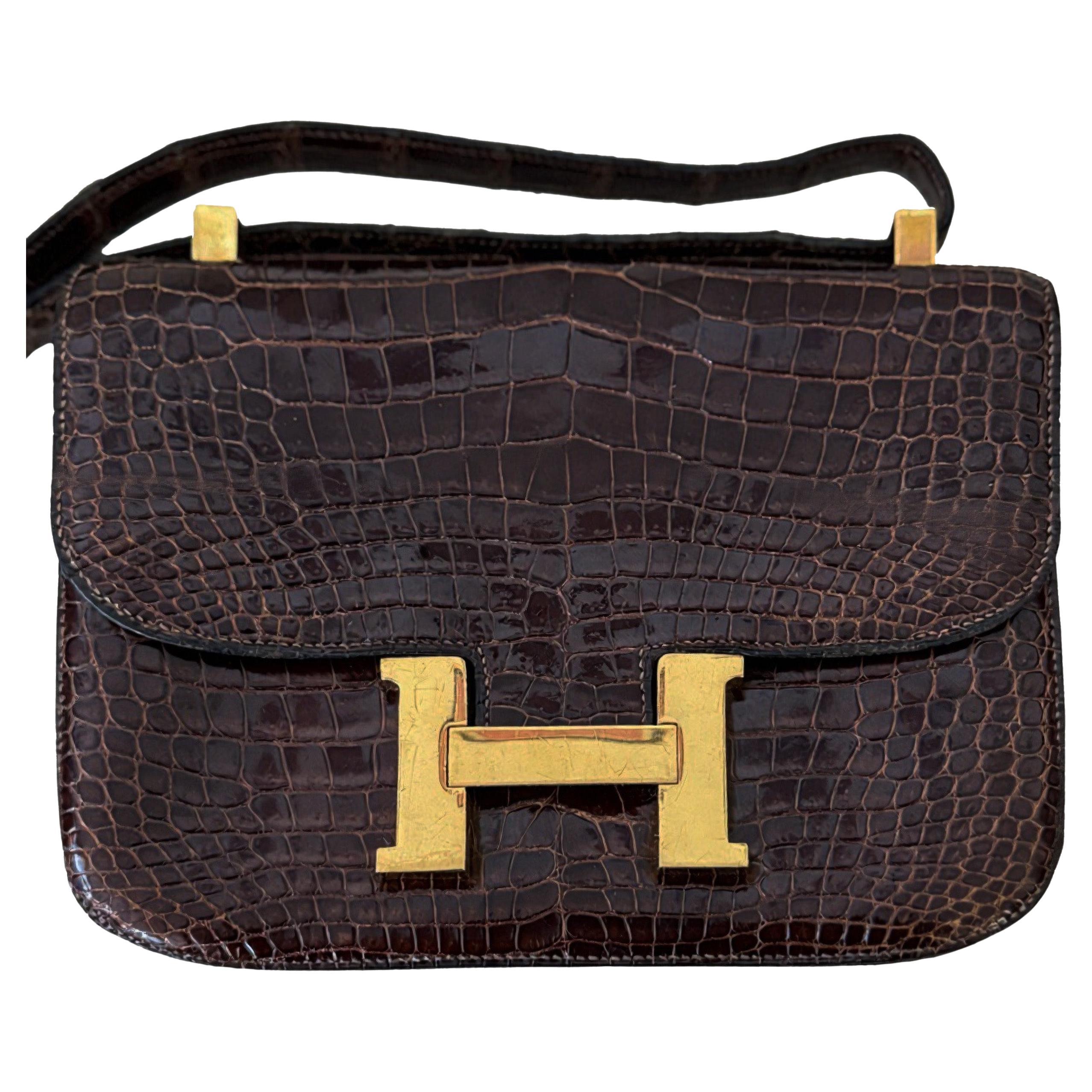 RARO Bolso Constance de aligátor marrón de Hermes en venta