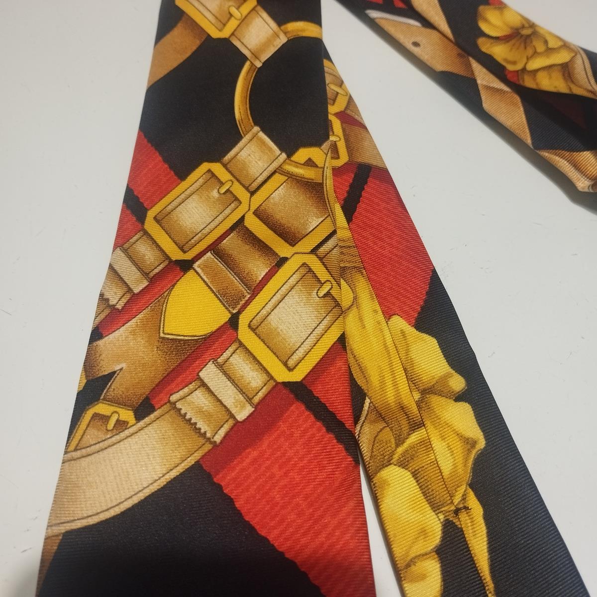 Rare Hermès Buckles Silk Tie In Excellent Condition For Sale In Gazzaniga (BG), IT