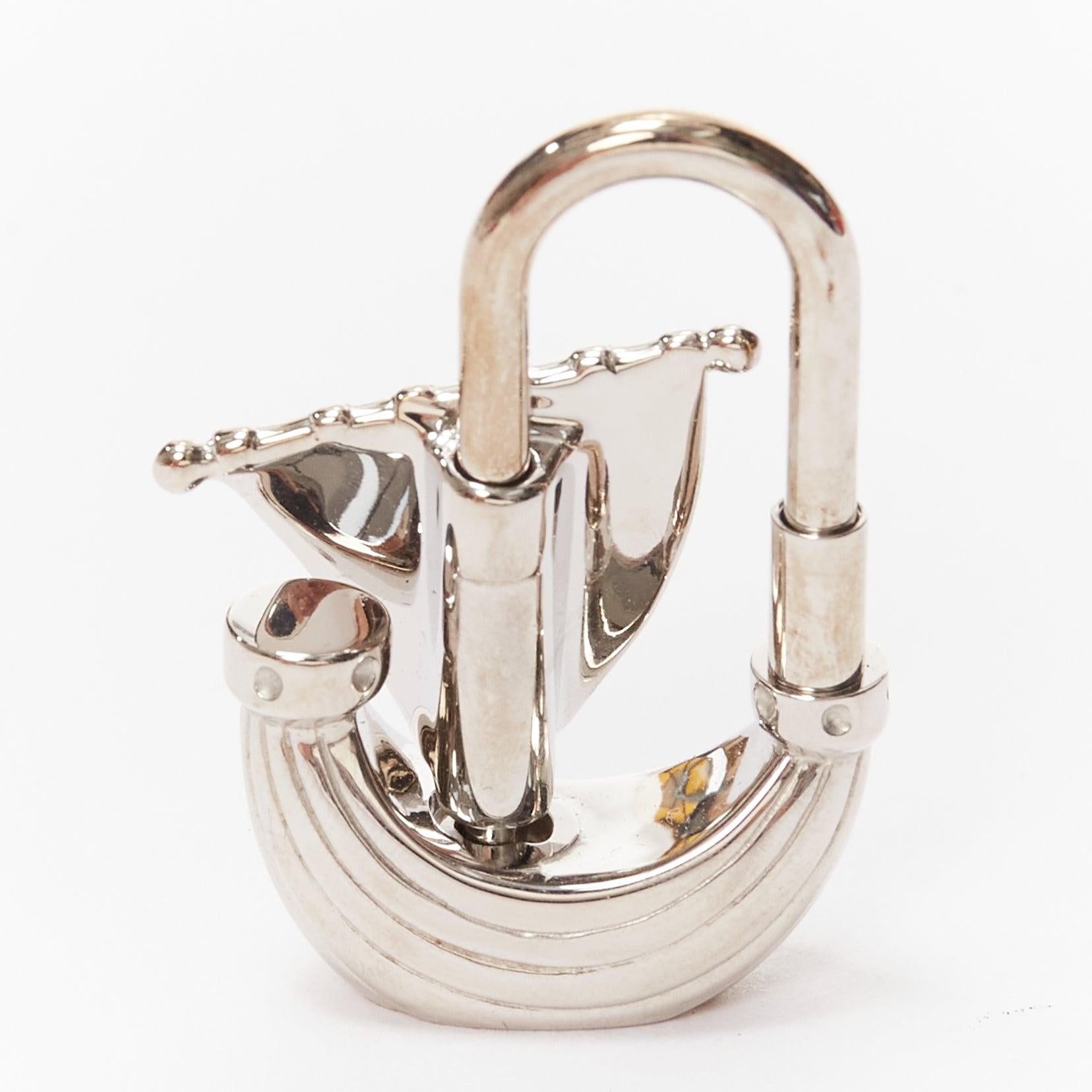 rare HERMES Caedna Yacht Paris Air pallladoim silver sailboat lock bag charm
Reference: AAWC/A00895
Brand: Hermes
Model: Cadena Yacht 