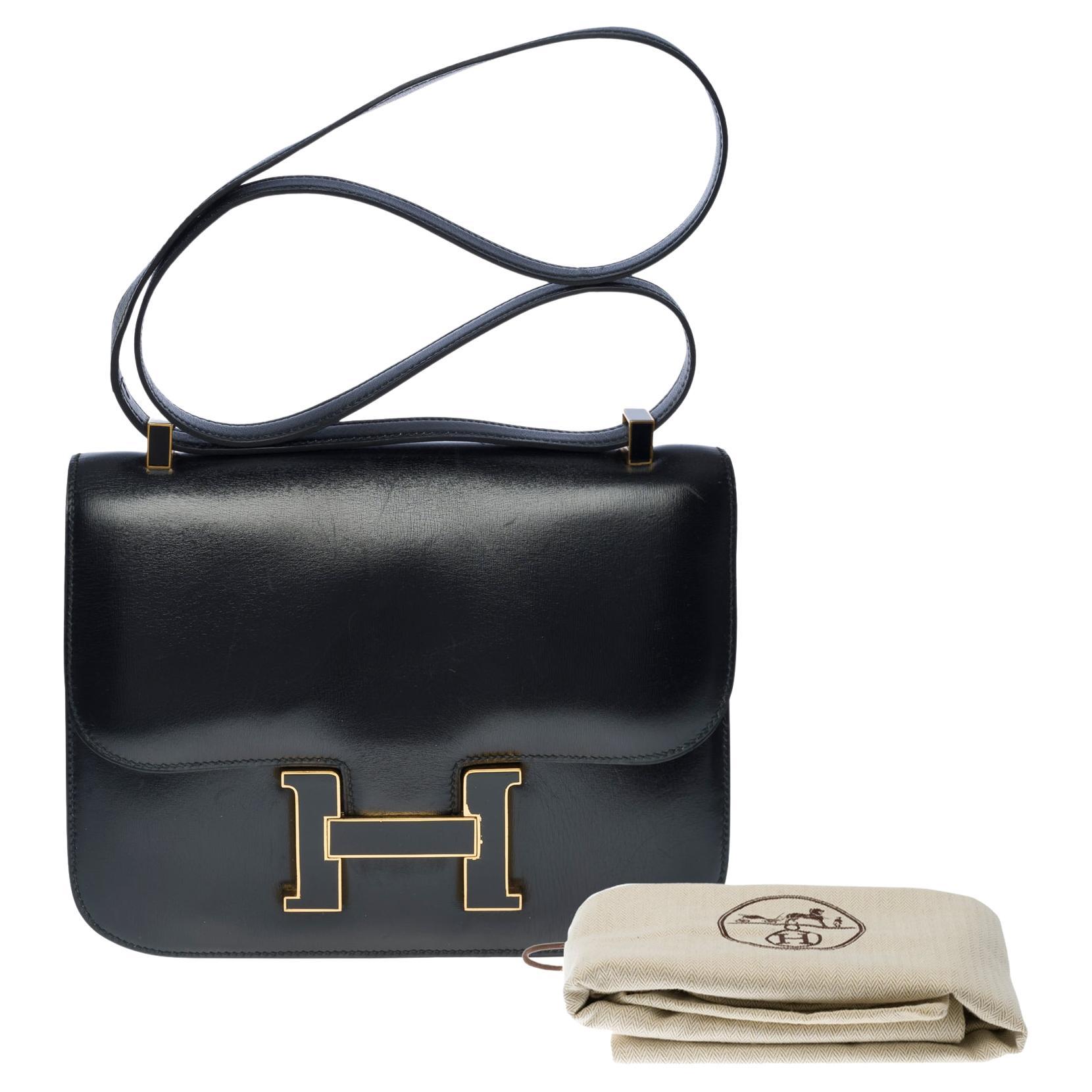 Hermès Rare sac à bandoulière Constance 23 en cuir de veau noir, or et émail en vente