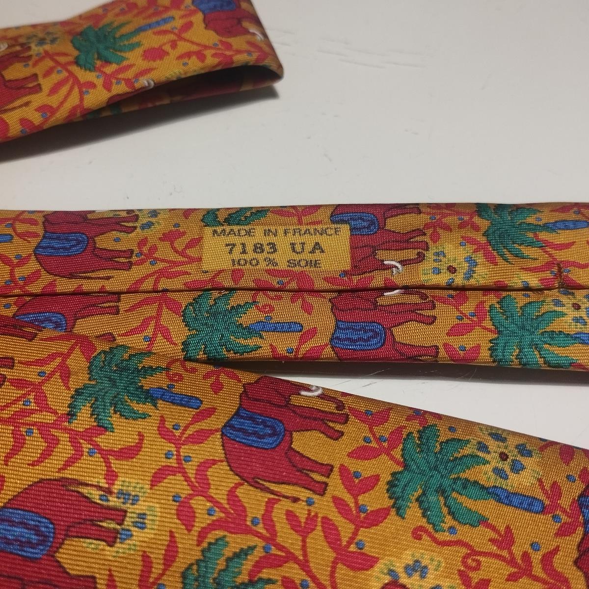 Rare Hermès Elephants Silk Tie In Excellent Condition For Sale In Gazzaniga (BG), IT