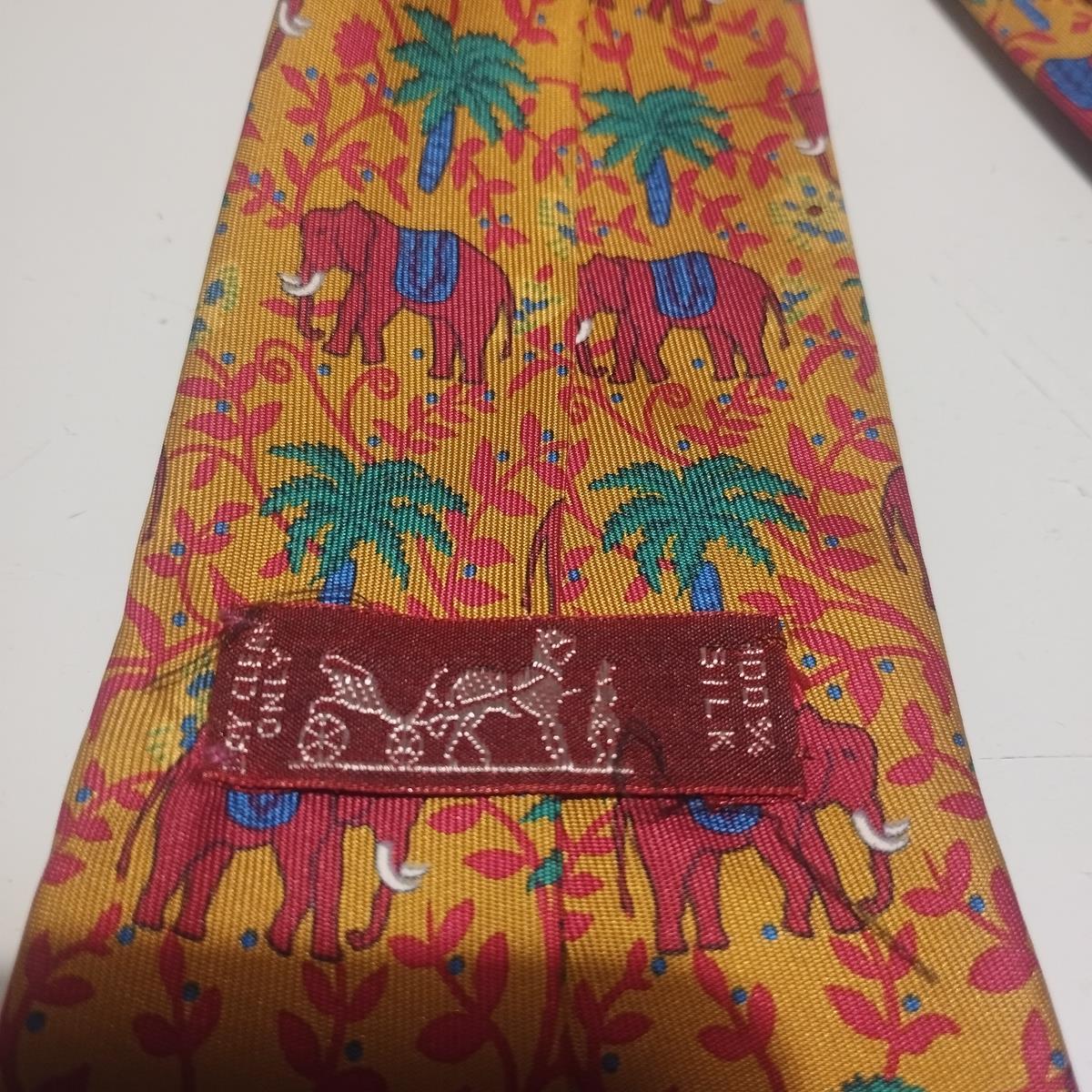 Men's Rare Hermès Elephants Silk Tie For Sale