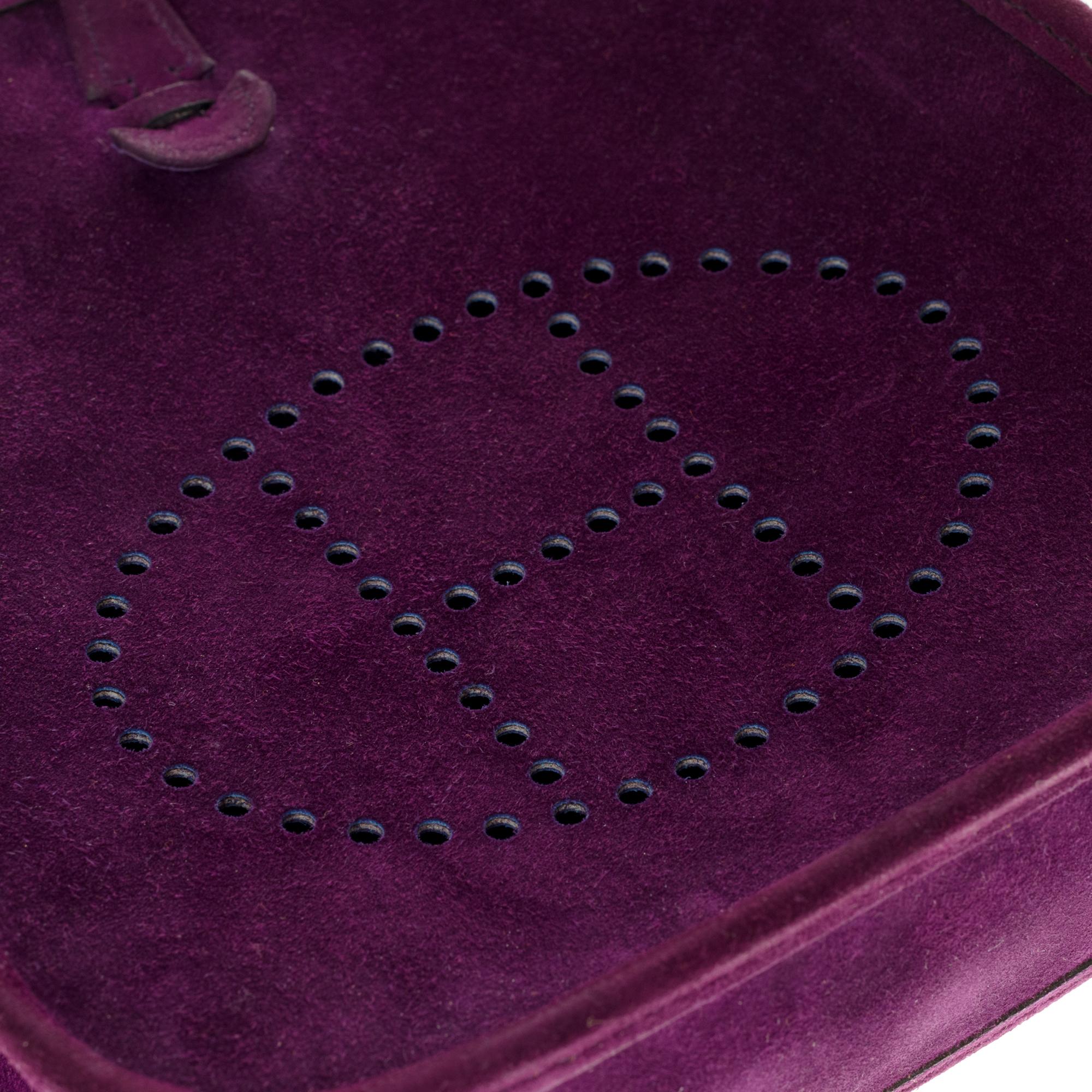 Rare Hermès Evelyne TPM handbag in purple suede, new condition ! 6
