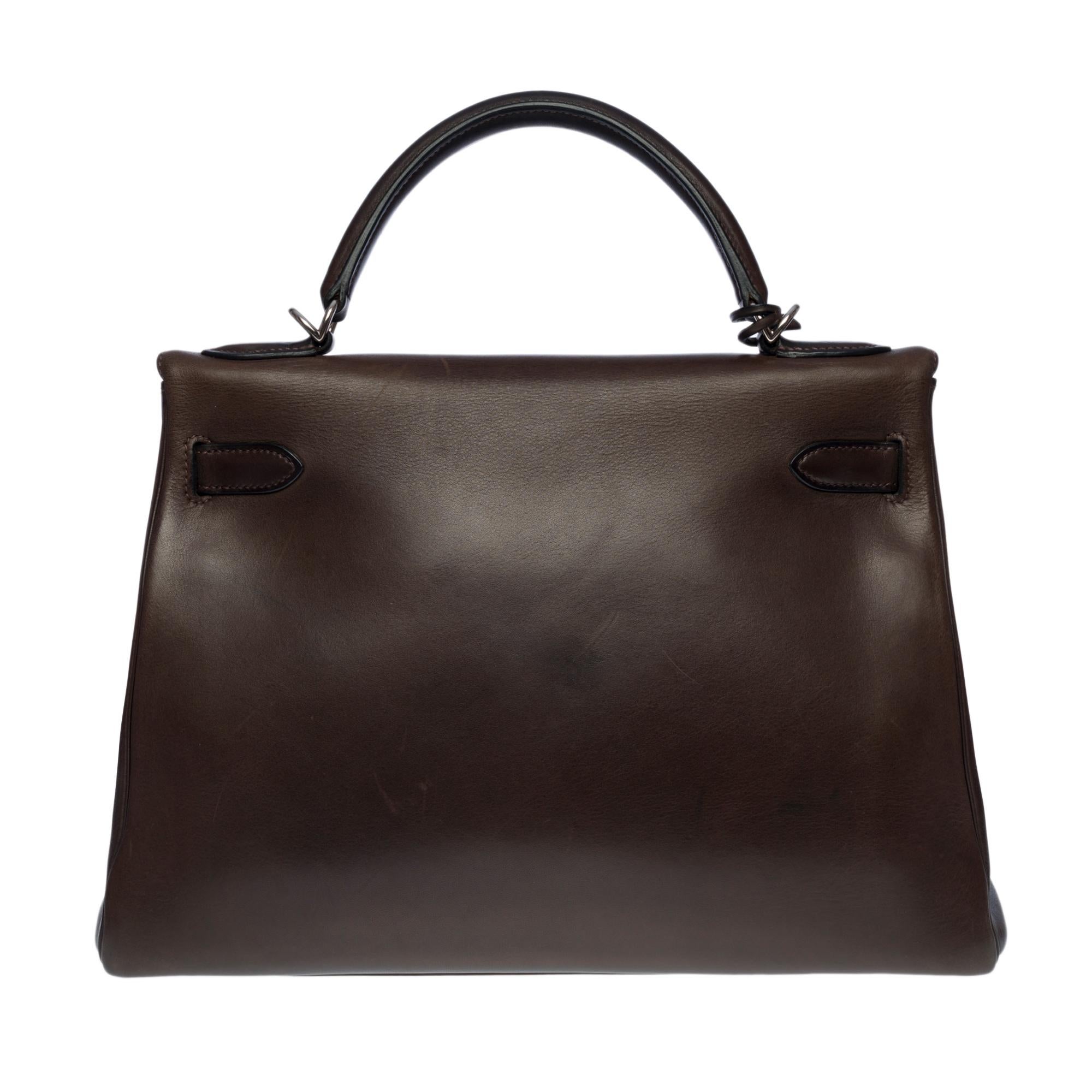 Splendid & Rare Hermes Kelly 32 retourne handbag strap in brown barenia leather , palladium silver metal hardware, brown leather handle, removable brown leather shoulder strap for a hand or shoulder support

Flap closure
Brown leather lining, one
