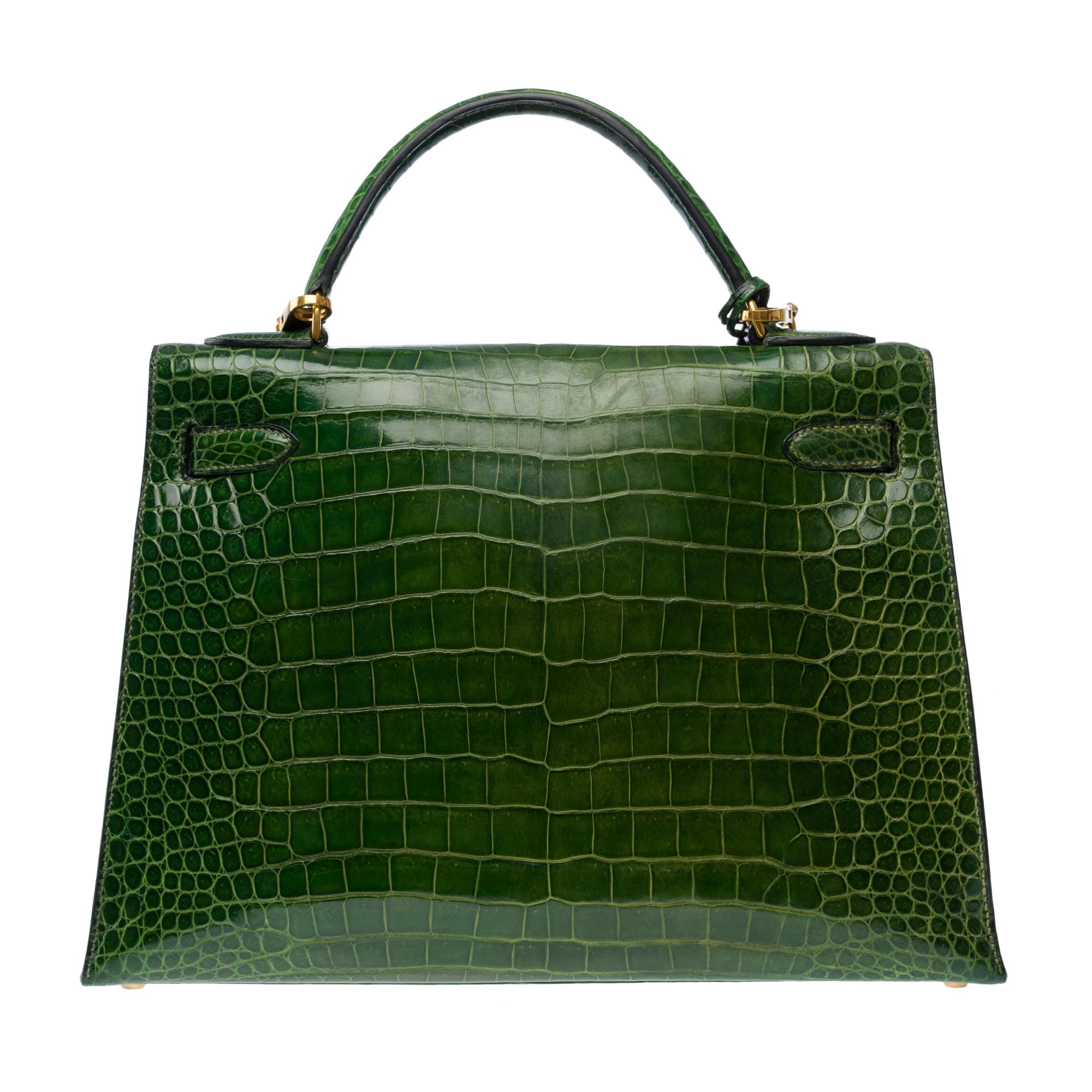 Rare Hermès Kelly 32 saddle handbag strap in Green Emerald Crocodilylus , GHW In Good Condition In Paris, IDF