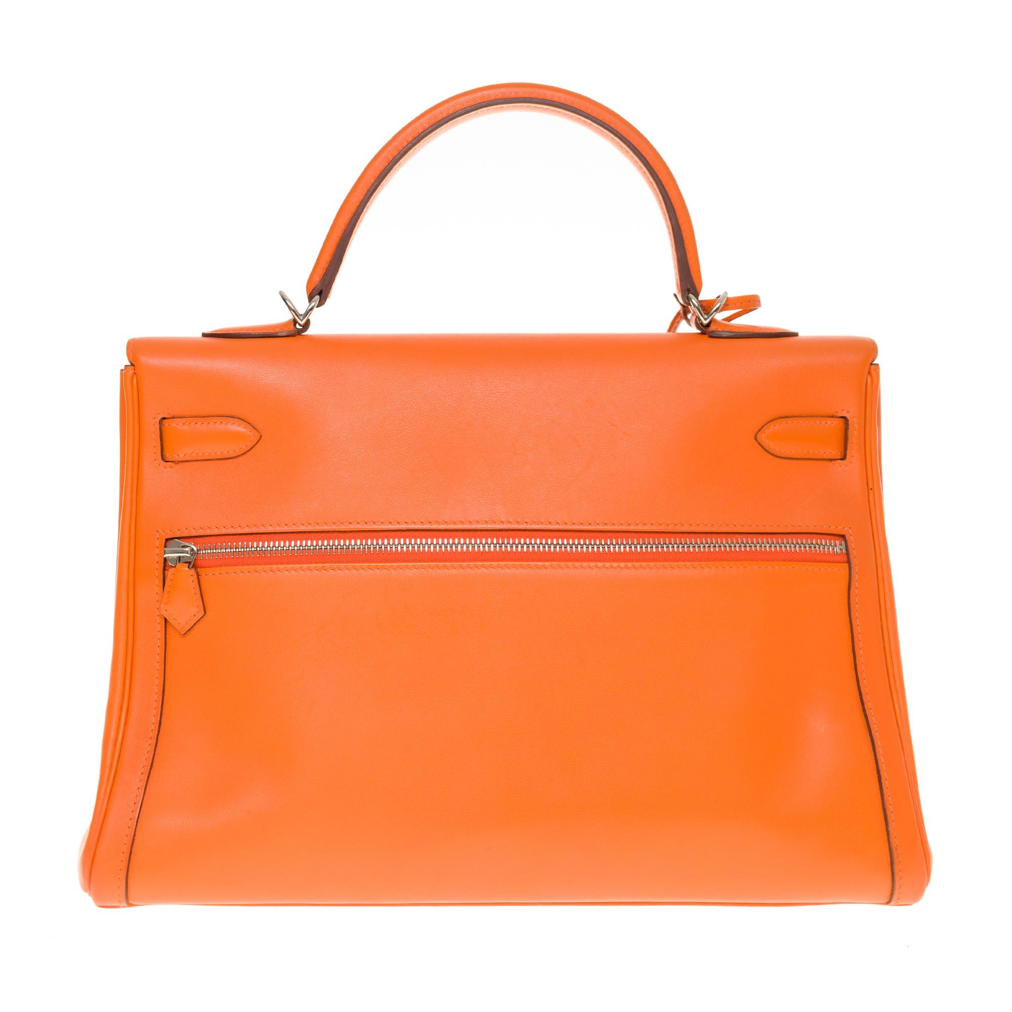 Superb and Rare Hermes Kelly Lakis 35 cm bag in orange swift calfskin, silver plated palladium plated metal trim, simple orange leather handle, a removable orange leather shoulder strap handle allowing a hand or shoulder support.

Closure by
