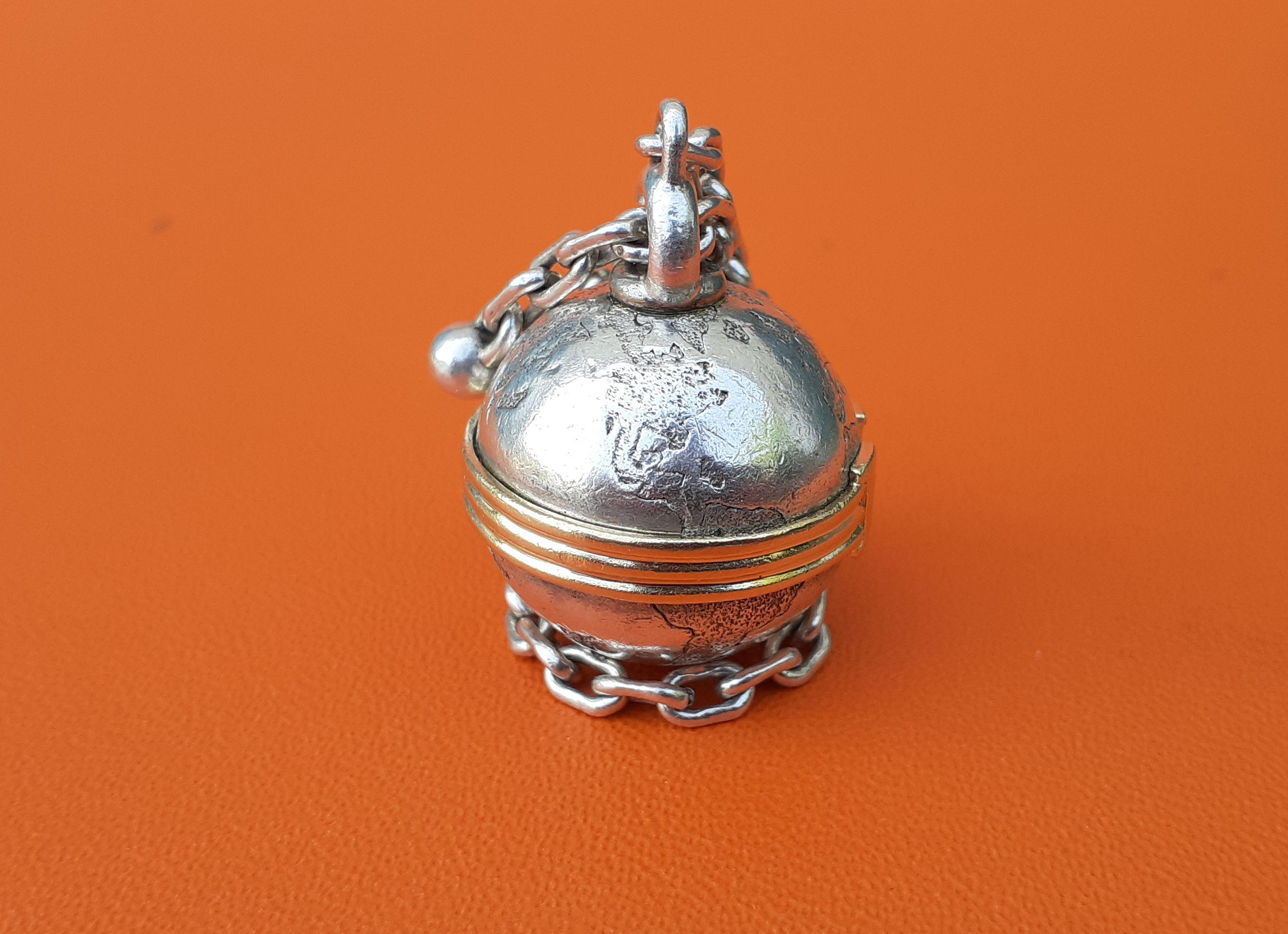 Rare Hermès Keychain Key Holder Globe Shape in Silver  For Sale 4