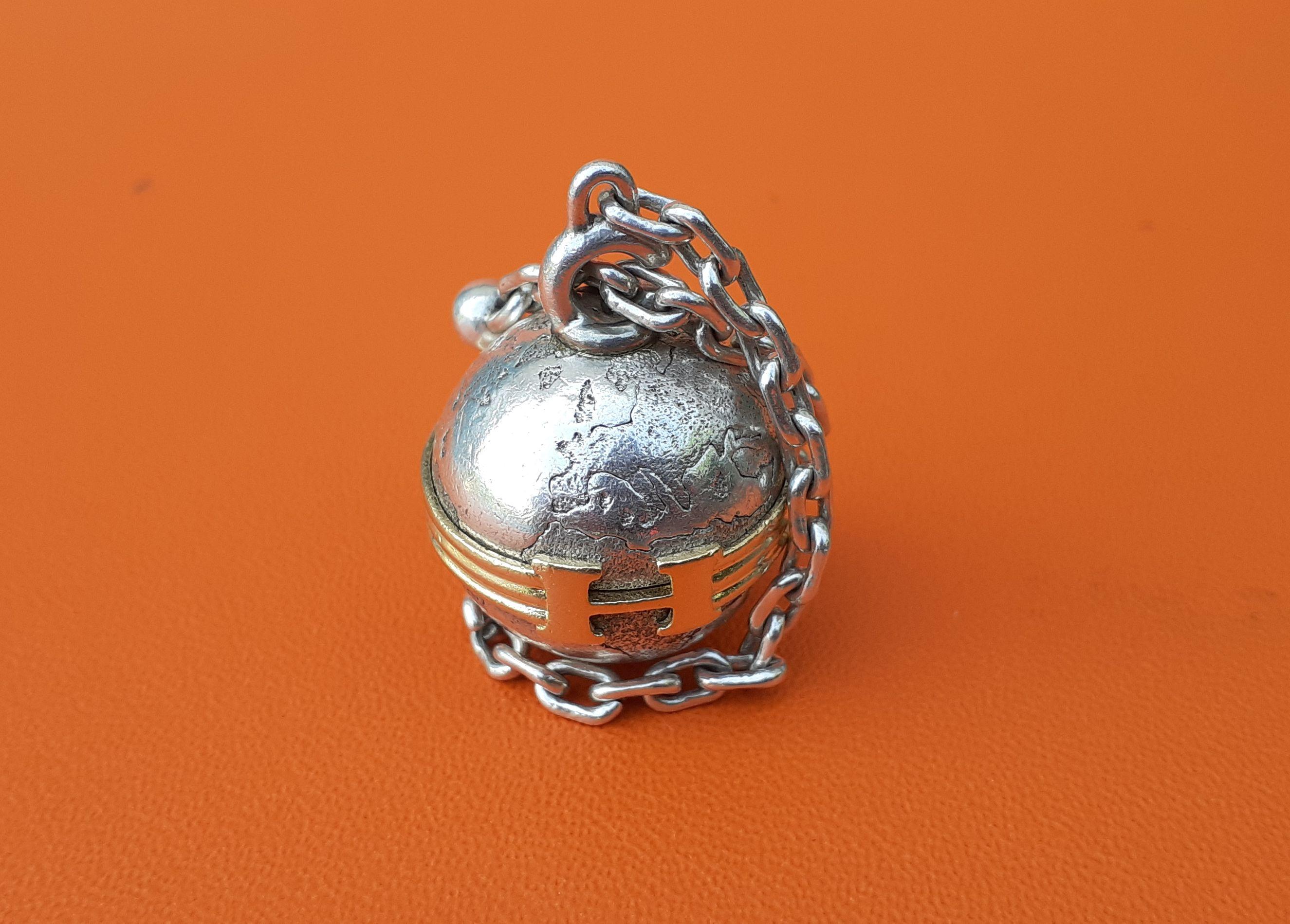 Rare Hermès Keychain Key Holder Globe Shape in Silver  For Sale 5