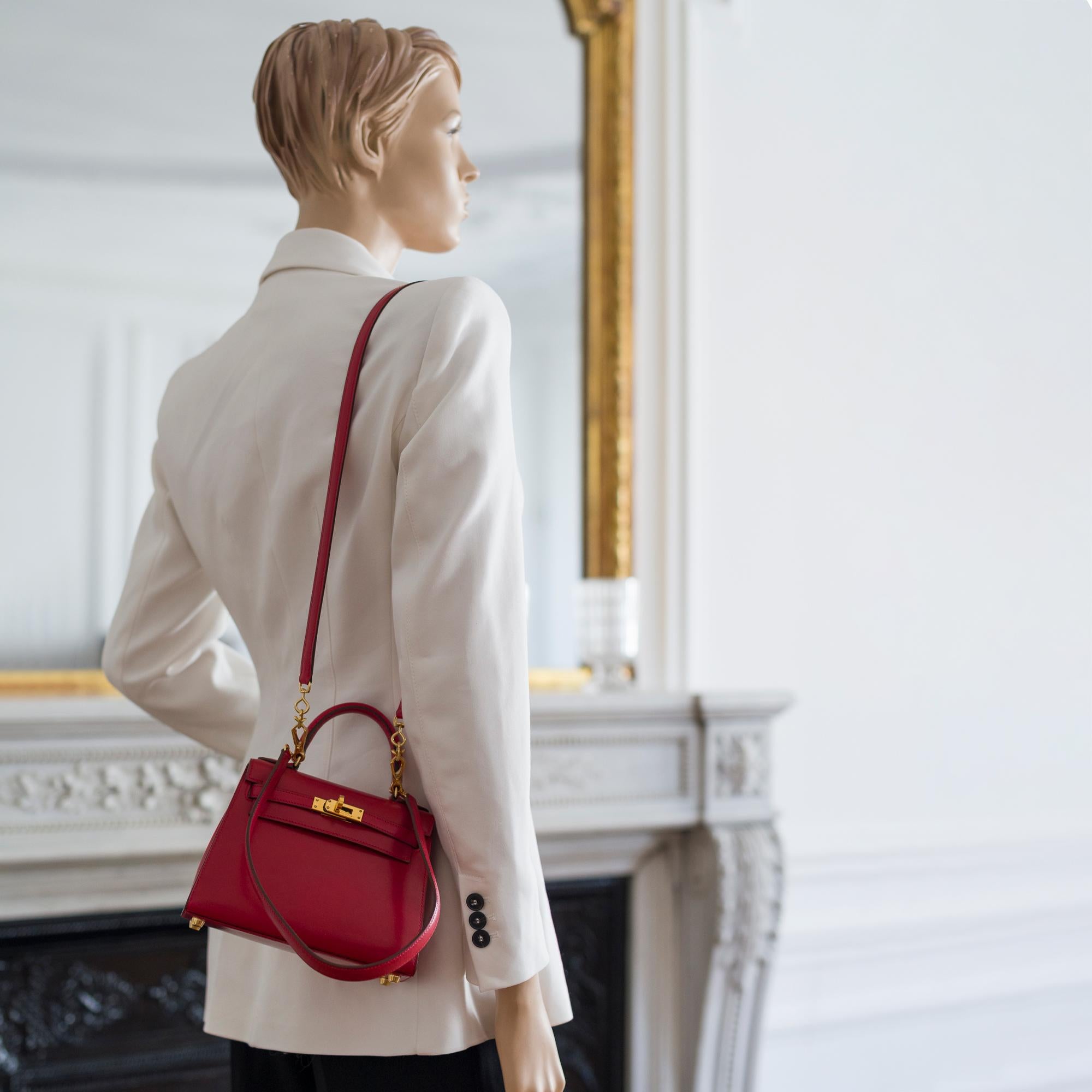 Rare Hermès Mini Kelly 20cm sac à main double bandoulière en cuir de veau boîte H rouge, GHW en vente 9