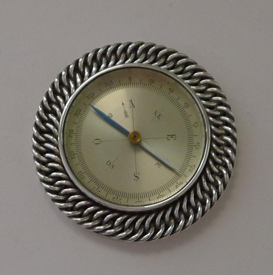 Rare Hermès, Paris Sterling Silver Chain Link Desk Compass c.1960 In Good Condition In Bath, GB