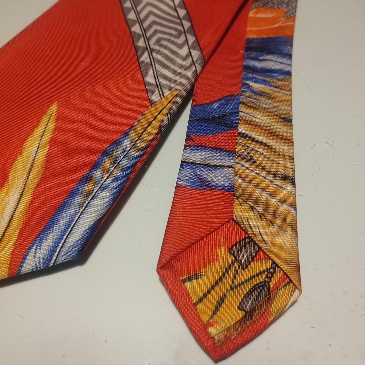 Brown Rare Hermès Peacock Plumes Silk Tie For Sale