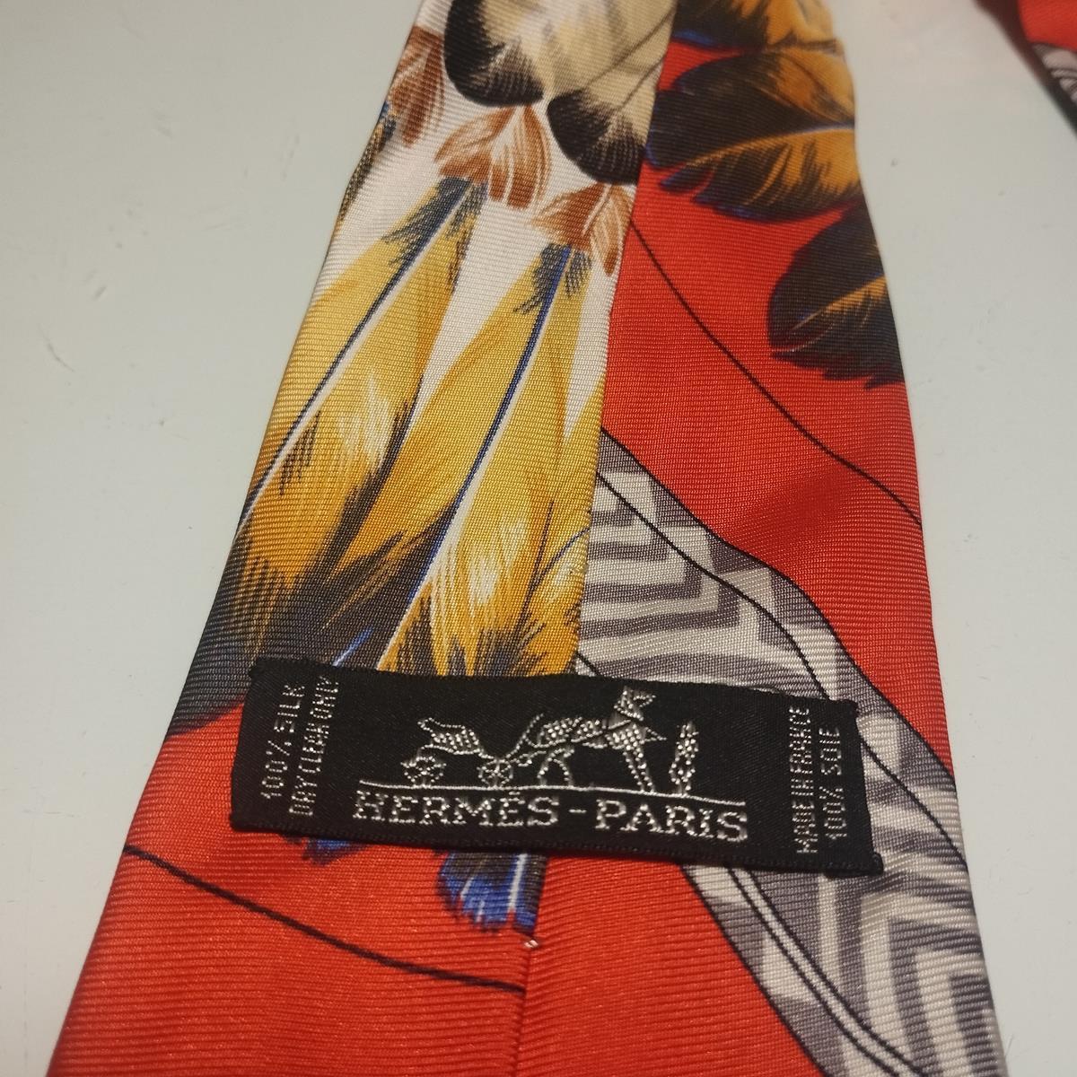 Rare Hermès Peacock Plumes Silk Tie For Sale 1