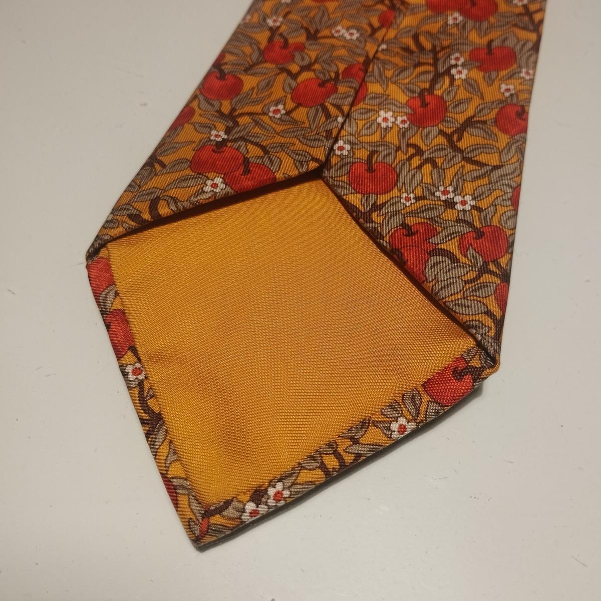 Rare Hermès Persimmons Silk Tie For Sale 1