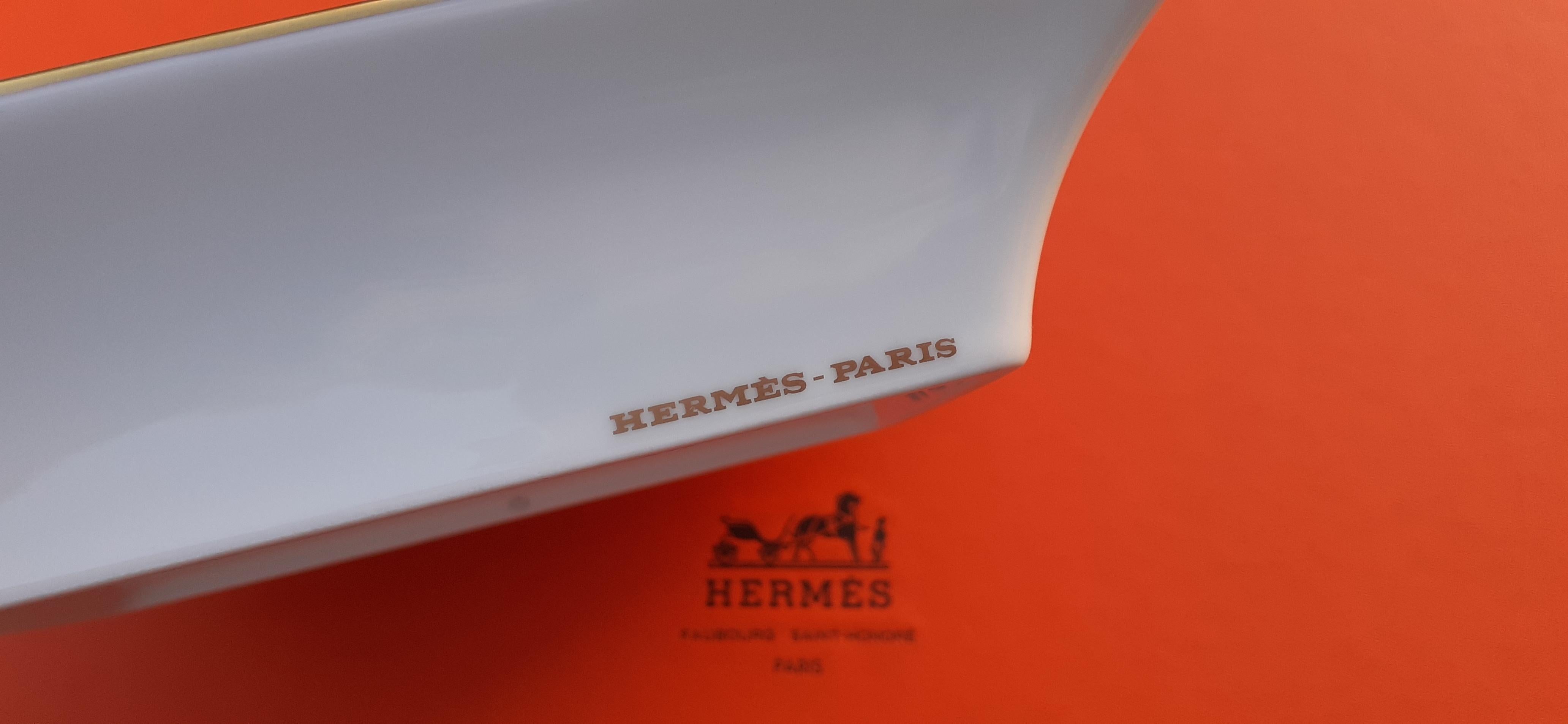 Rare Hermès Printed Porcelain Cigar Ashtray Change Tray Monkeys Print  For Sale 4