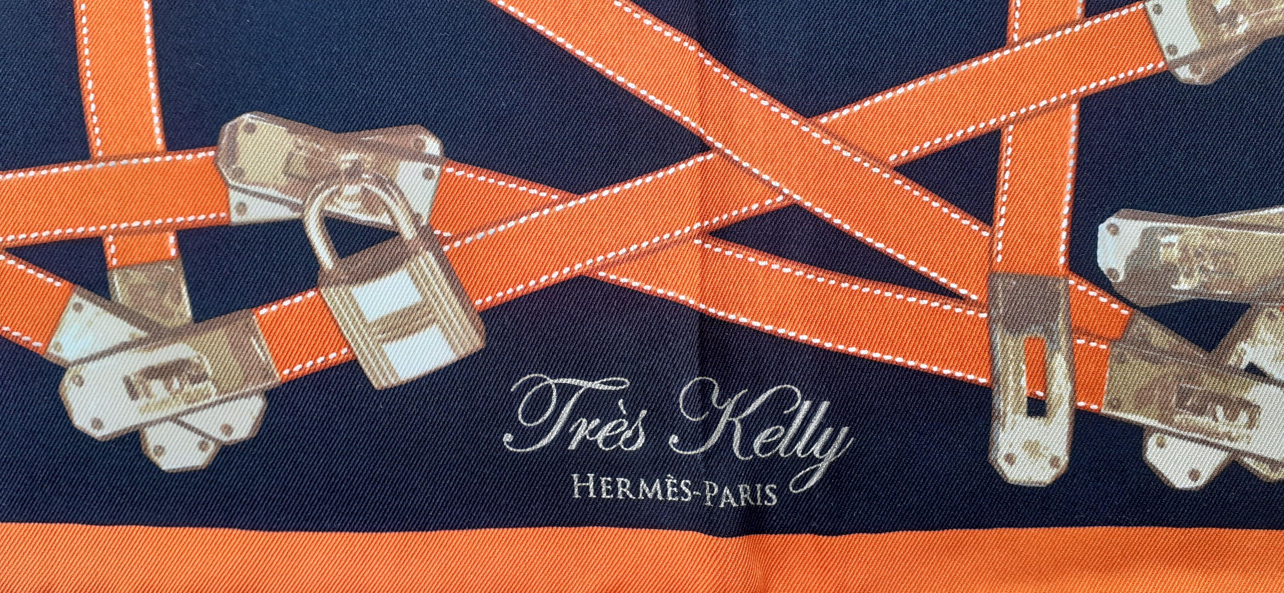Rare écharpe en soie Hermès Très Kelly Noir Orange 66 cm en vente 1