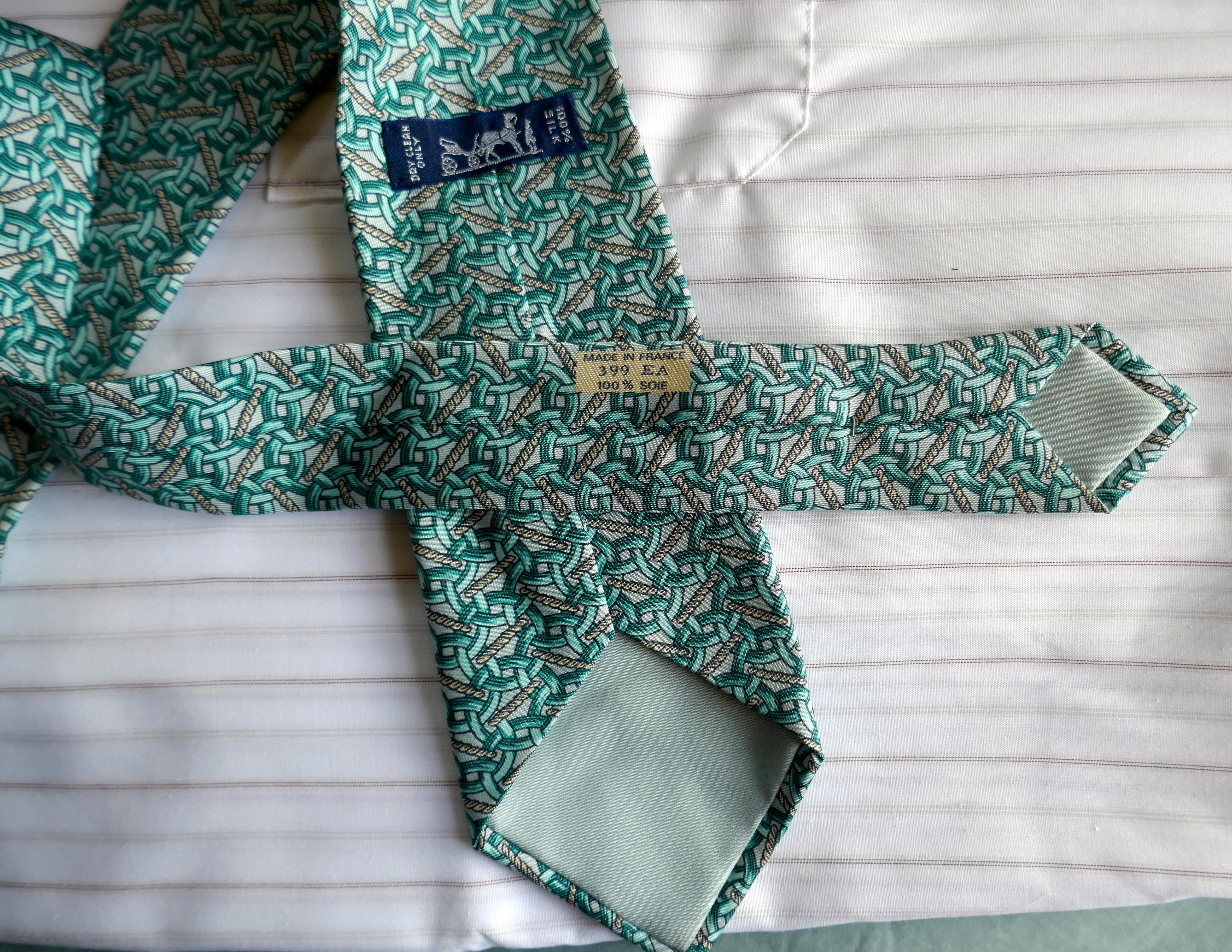 Rare Hermes Silk Tie, All Over Chain Link Pattern, Aqua On Silver/Grey In Good Condition In Chillerton, Isle of Wight
