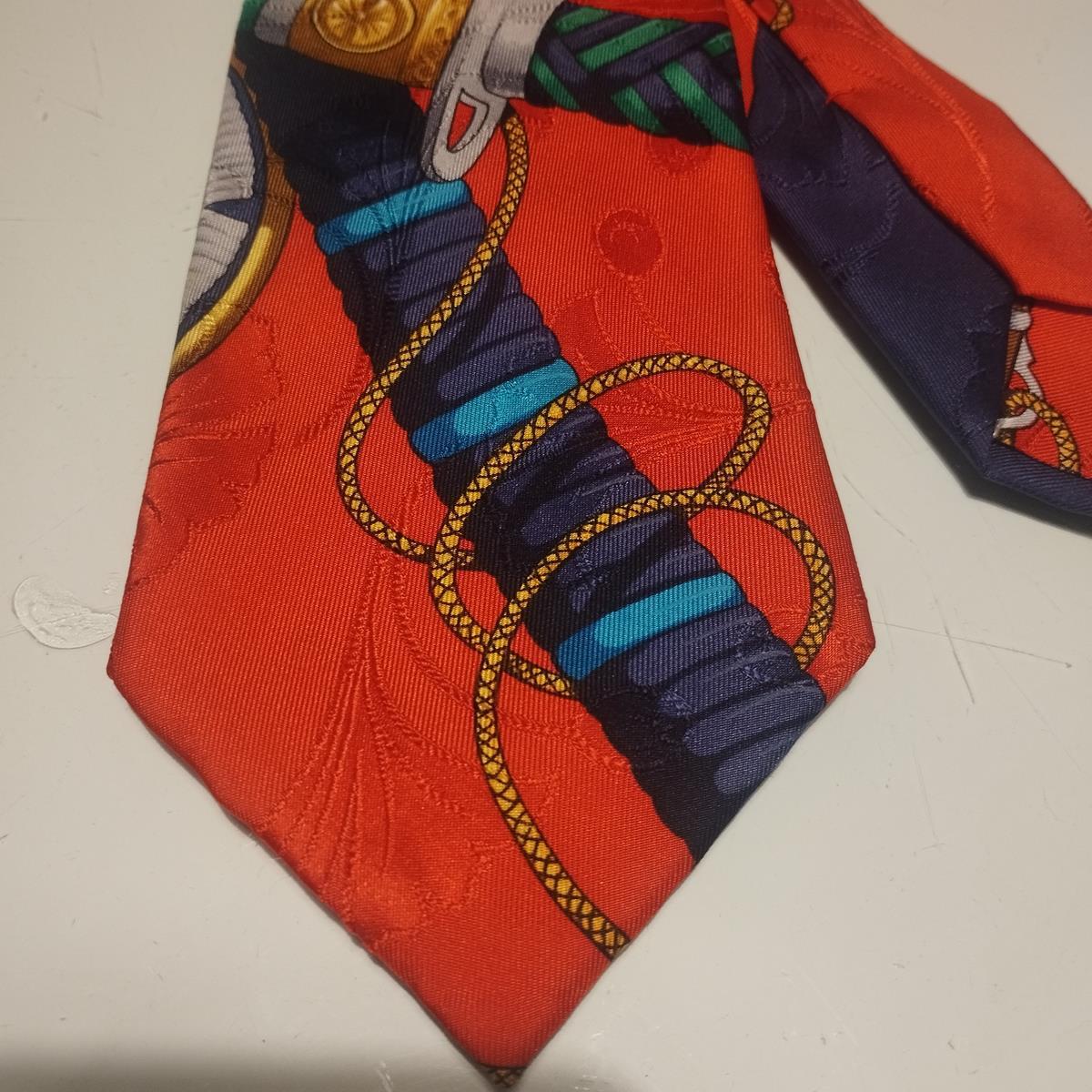 From a private collection
Rare, chic and funny Hermès tie
Spades theme
100% Silk
Made in France
Multicolored print on orange base
Great conditions
Fast shipping from Italy included in the price !
