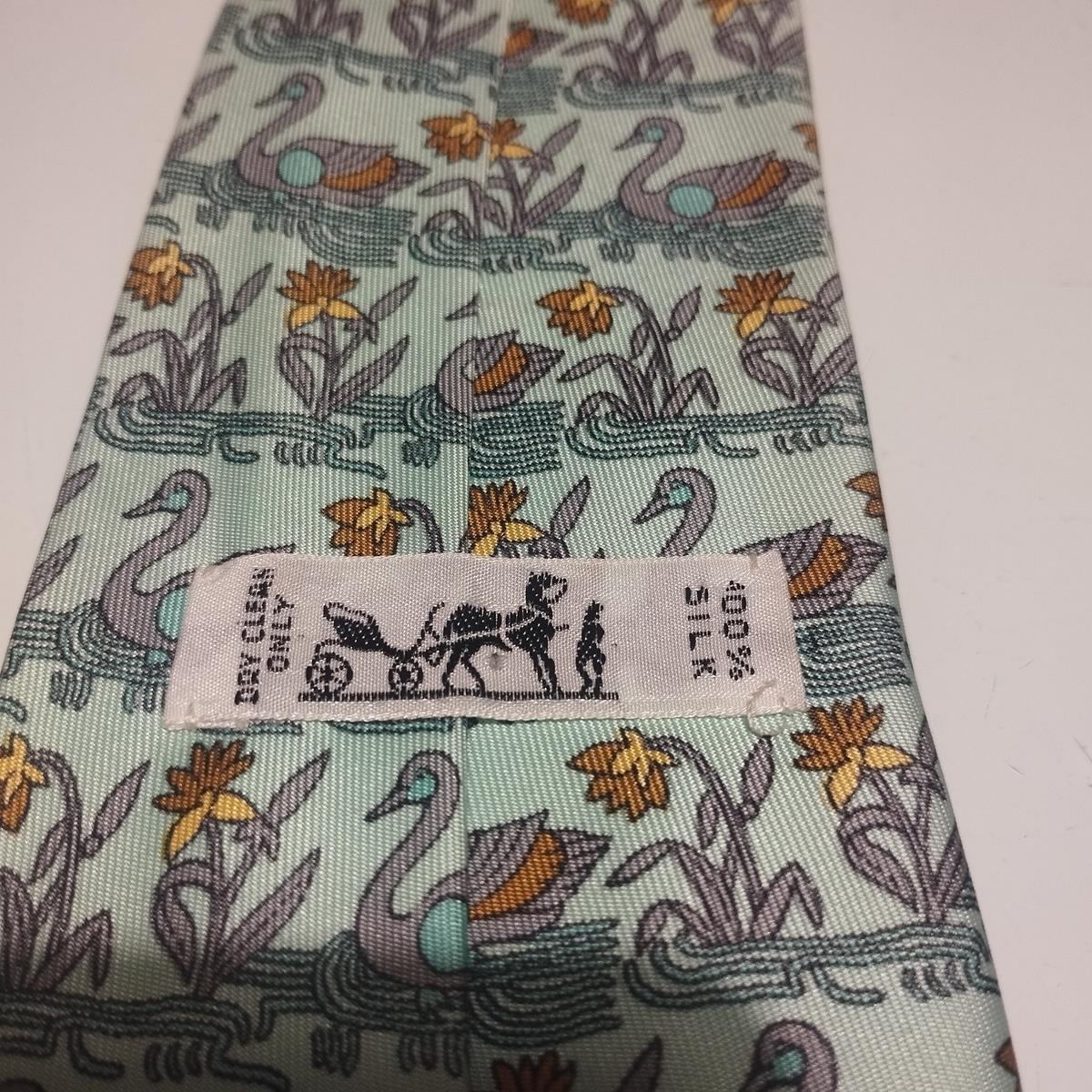 Rare Hermès Swans Silk Tie For Sale 1