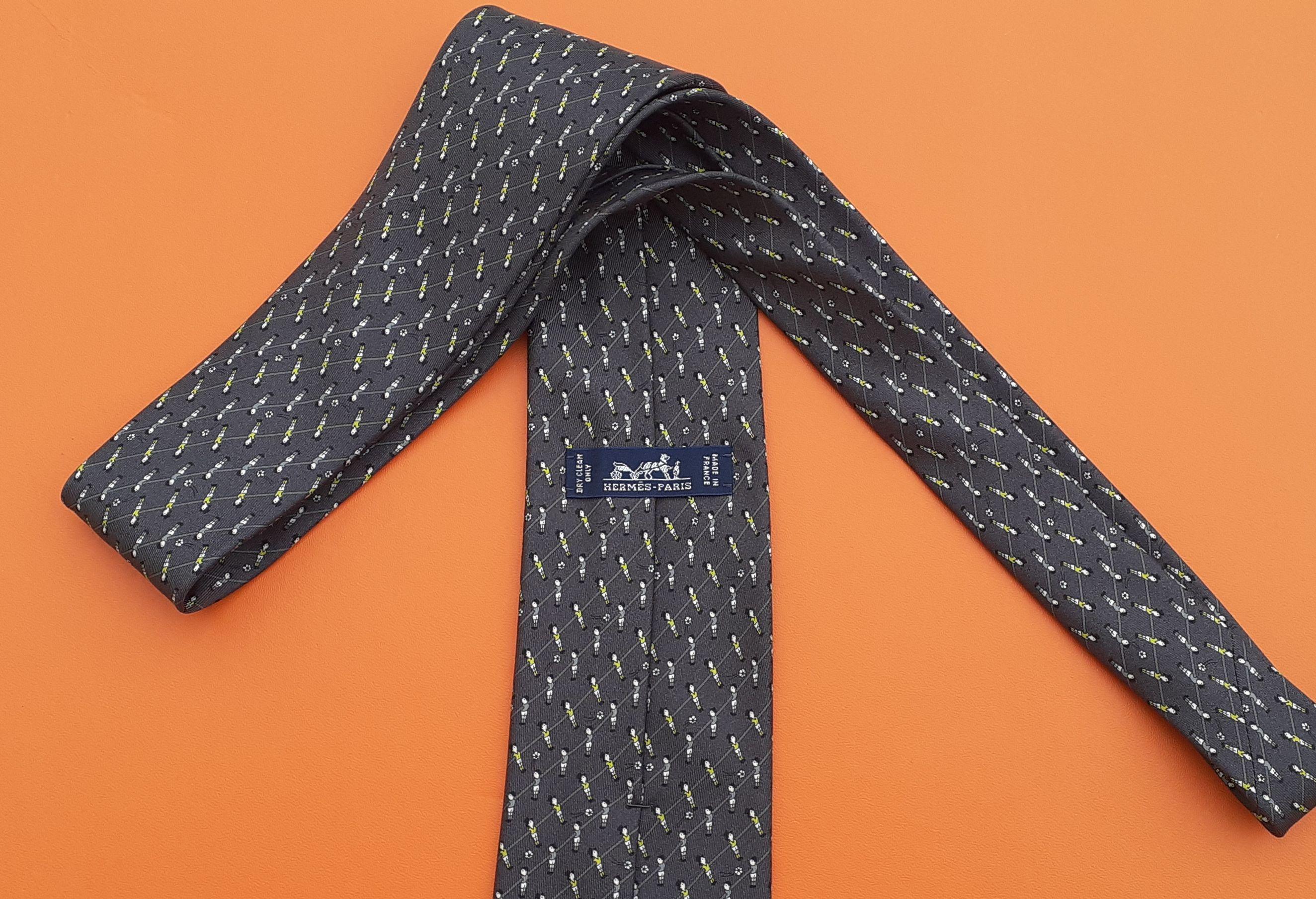Rare cravate Hermès Baby Foot Table Soccer Print en soie en vente 6