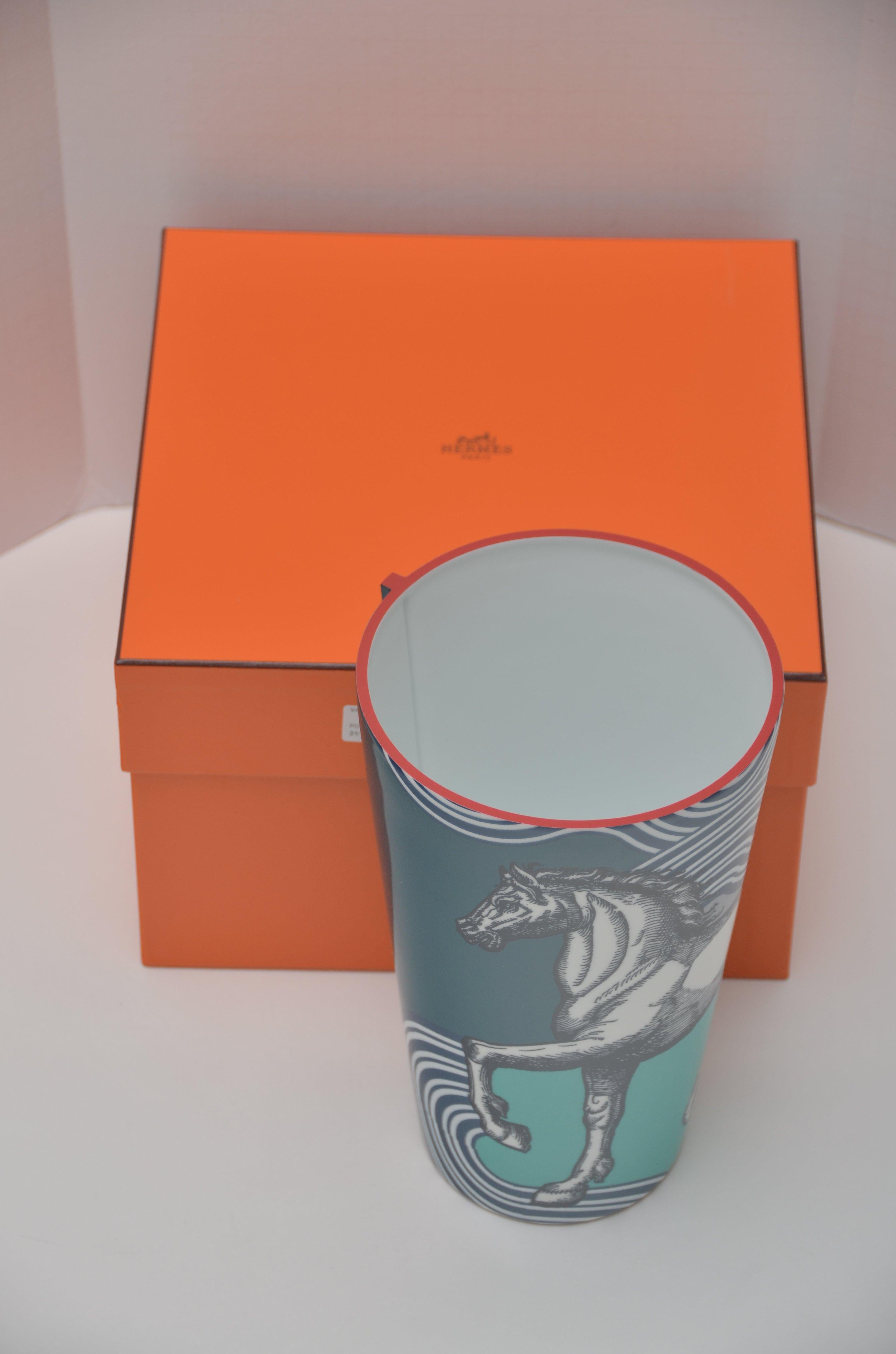 da uomo o donna Raro vaso HERMES Porcelane  Haut Perimetre 26 CM  Cheval Cosmique   NUOVO in vendita