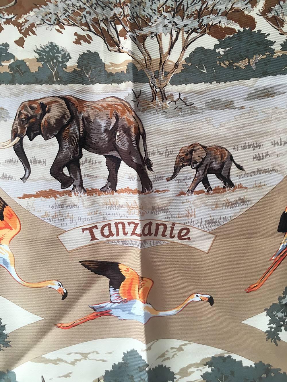 Marrone RARO Foulard di seta Tanzanie di Hermes vintage in tan c1970s