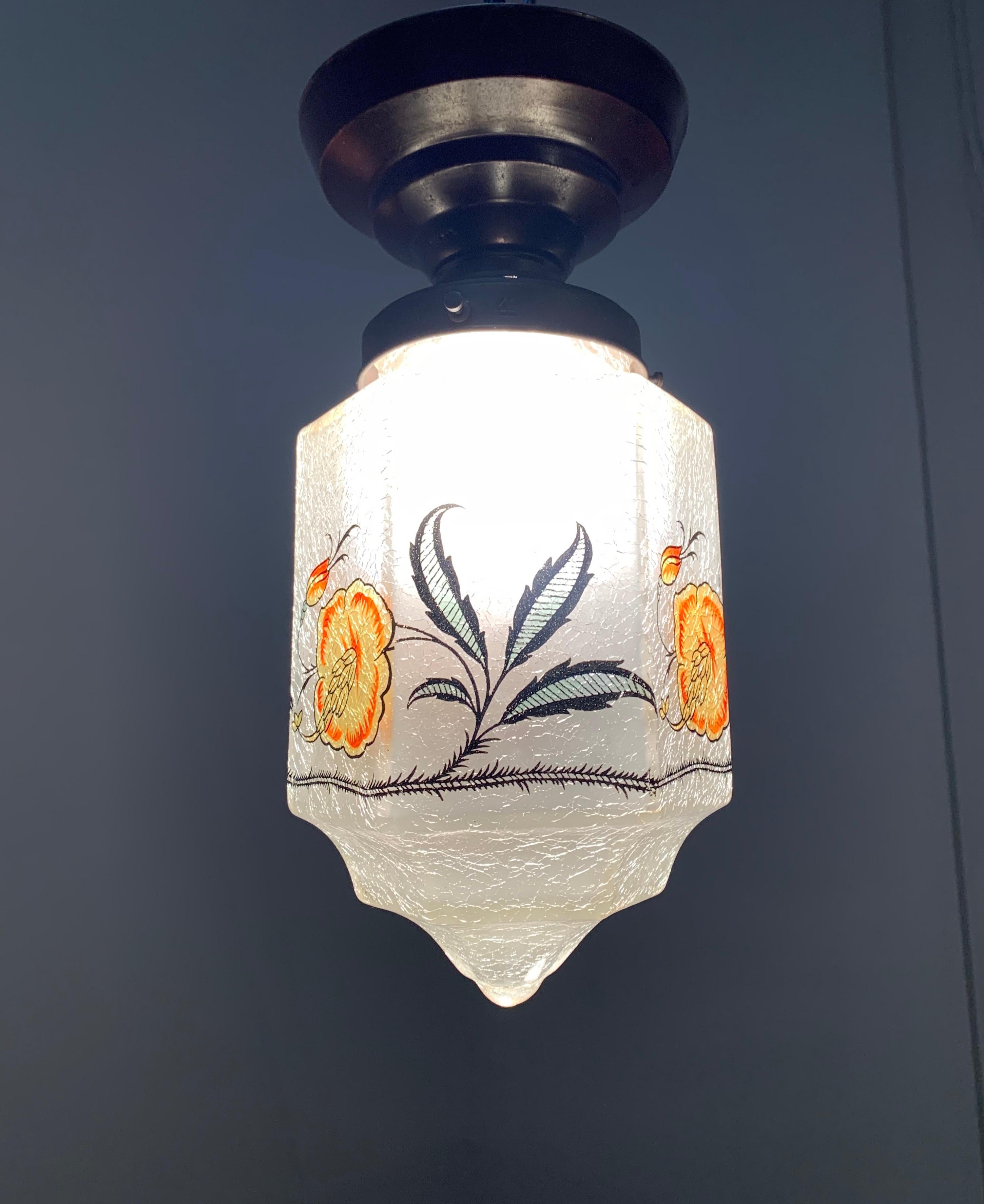 Rare Hexagonal Shape 1920s Crackled Glass w. Striking Flower Shade Pendant Light In Excellent Condition In Lisse, NL