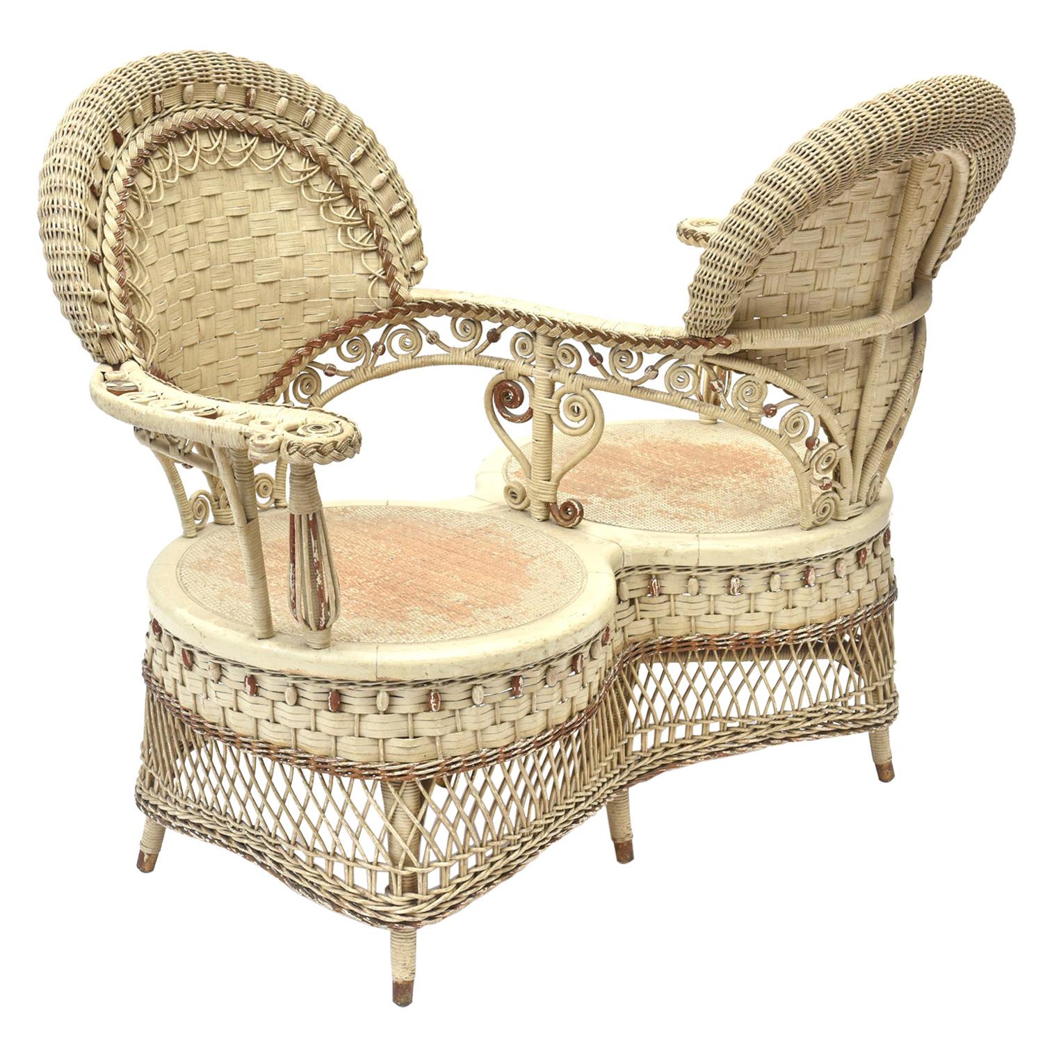 Seltener Heywood Brothers and Wakefield Victorian Wicker Conversation Gossip Chair aus Korbweide im Angebot