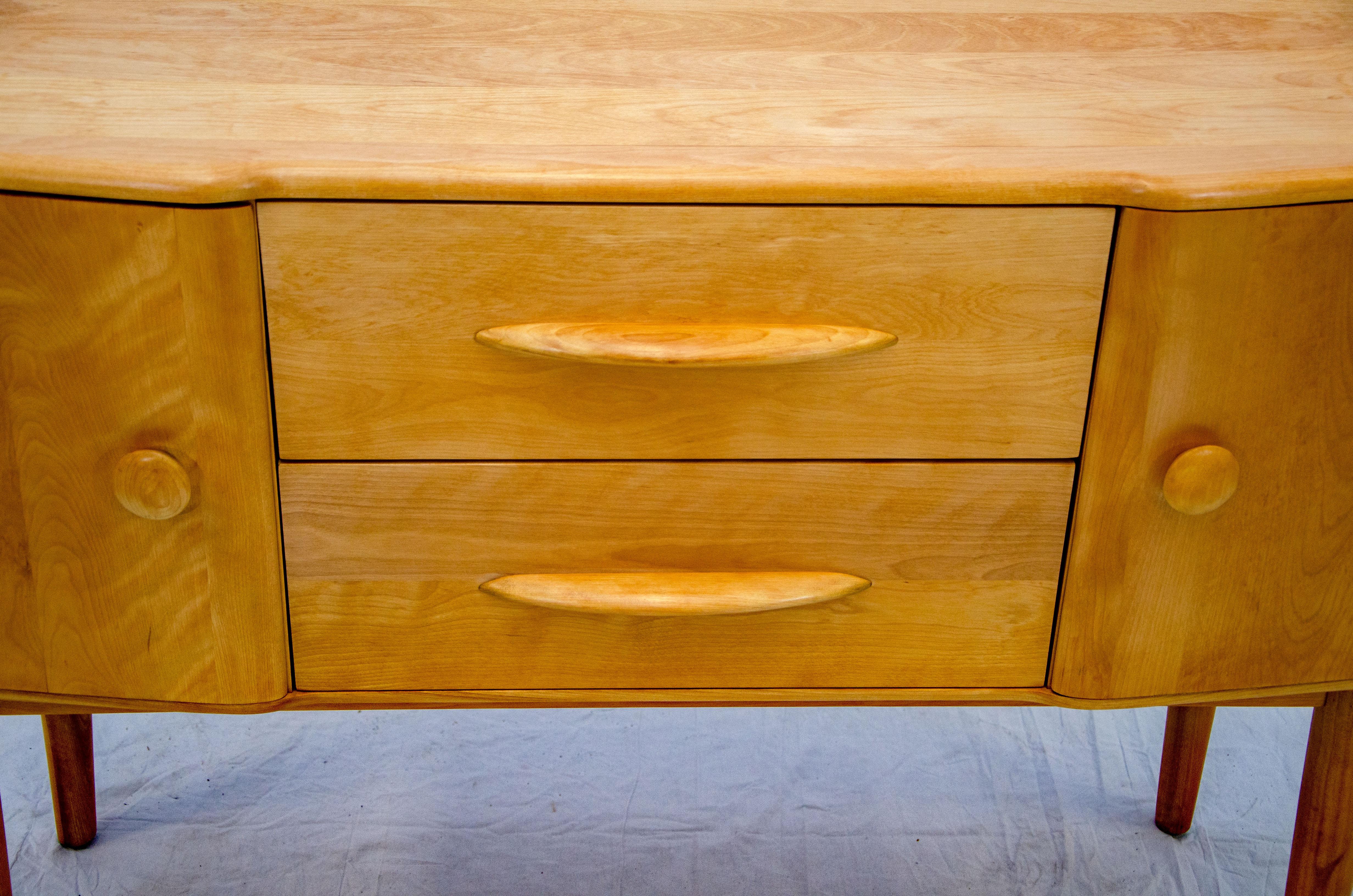 Seltenes Heywood Wakefield Buffet / Server auf hohen Beinen C3709 (20. Jahrhundert) im Angebot