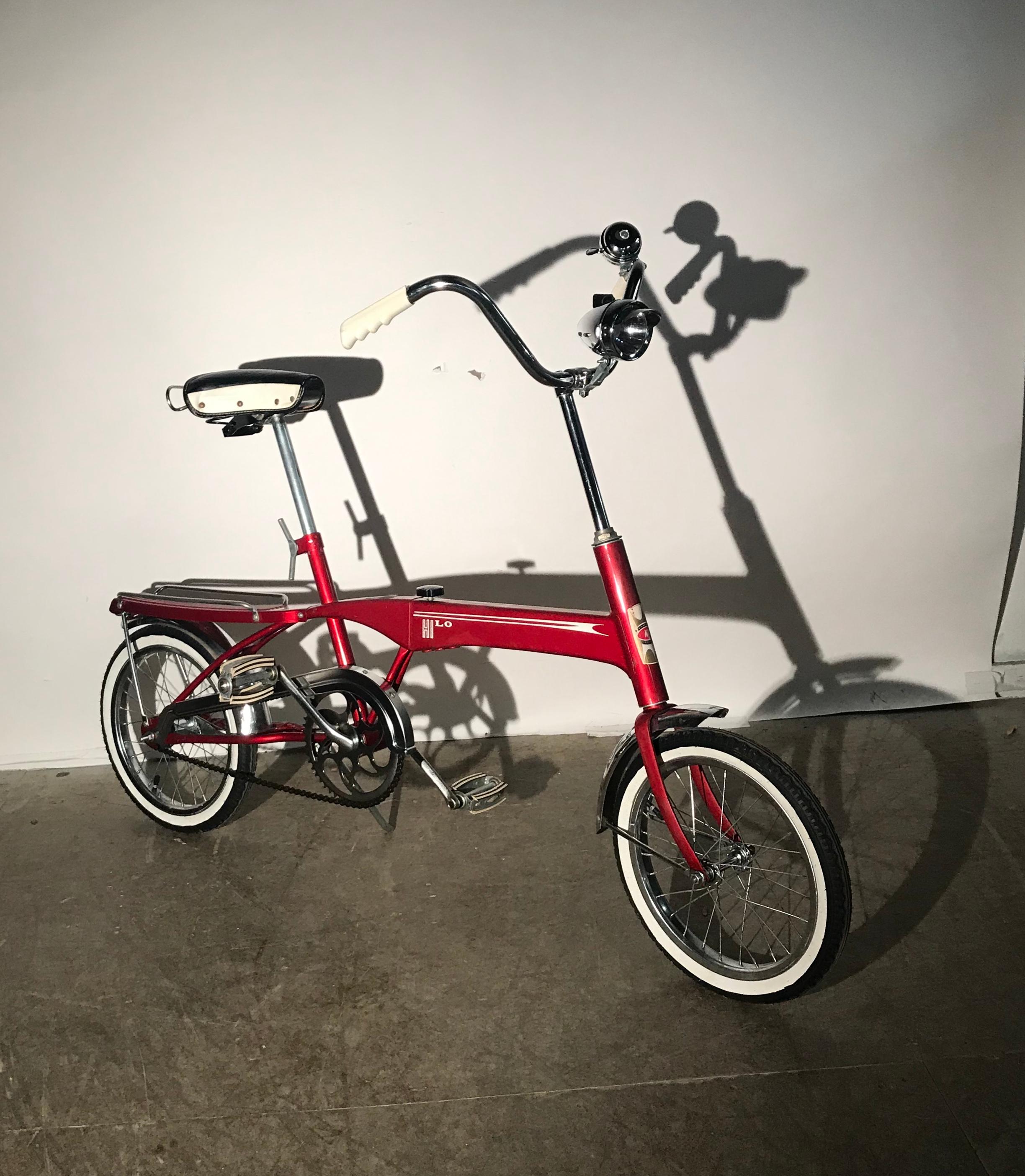 Rare Hi-Lo Collapsible Modernist Bicycle by Cleveland Company MDT In Good Condition For Sale In Buffalo, NY