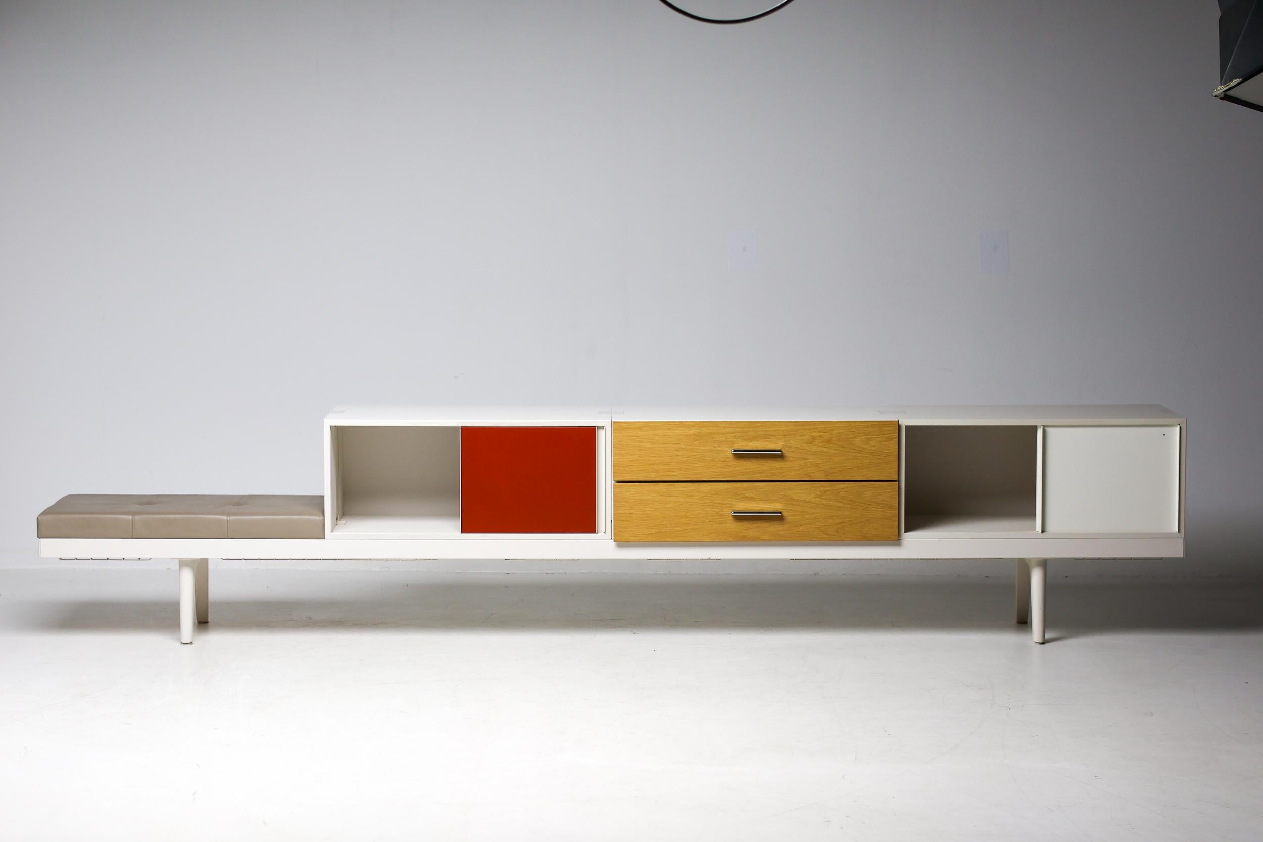 Very rare modular enameled steel bench with 3 storage units and 1 leather seat unit that are interchangeable to create your own preferred setup.
Because of the ample storage space for records and cd's and the stiffness and mass of the unit this