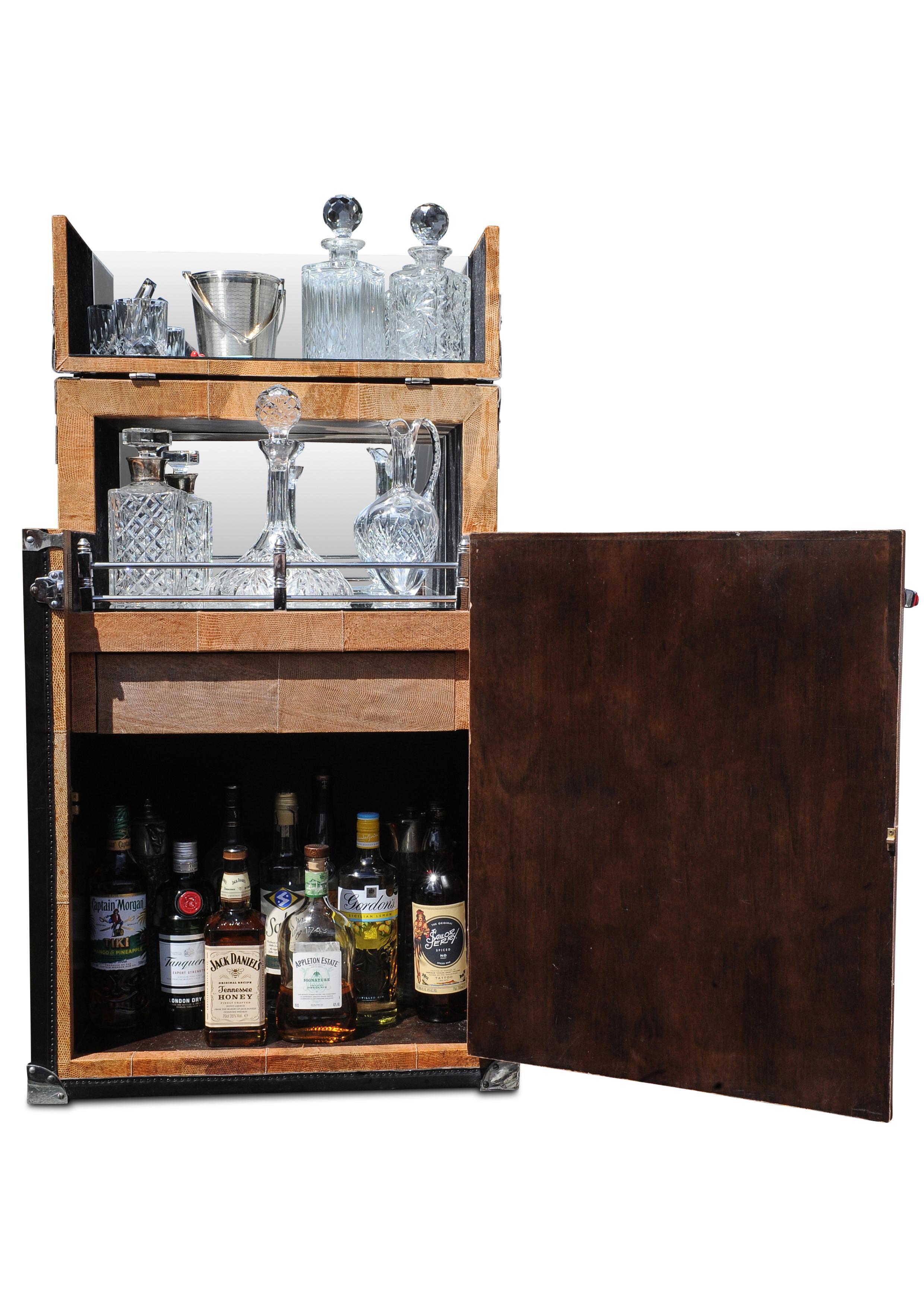 Rare cocktail bar de voyage en galuchat sur mesure de Ginger Brown en vente 4