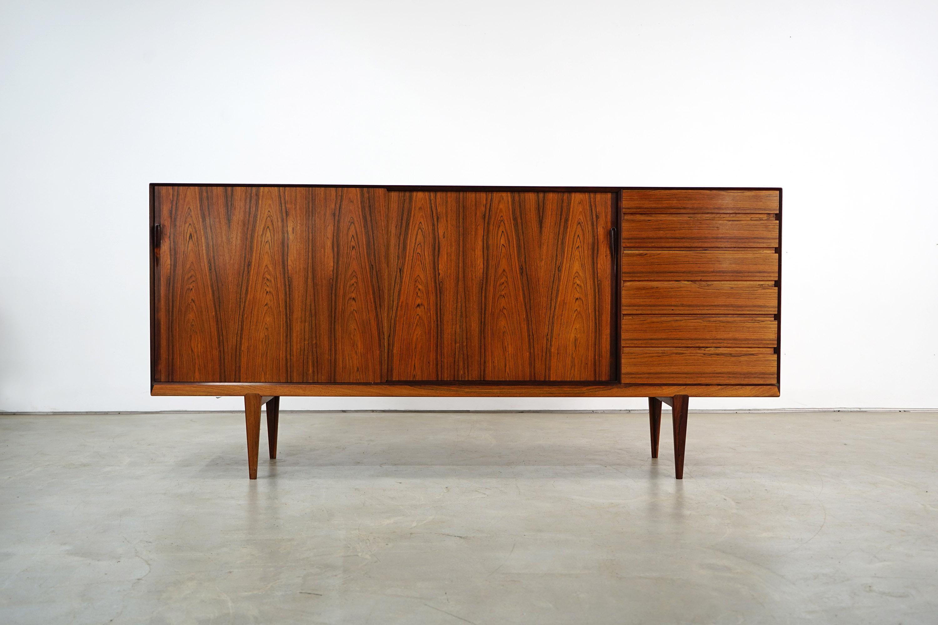 A rare piece of furniture from the early 1960s by Henry Rosengren Hansen for Brande Møbelindustrie. The sideboard exhibits minimalist forms with organic details. The piece is in excellent condition.