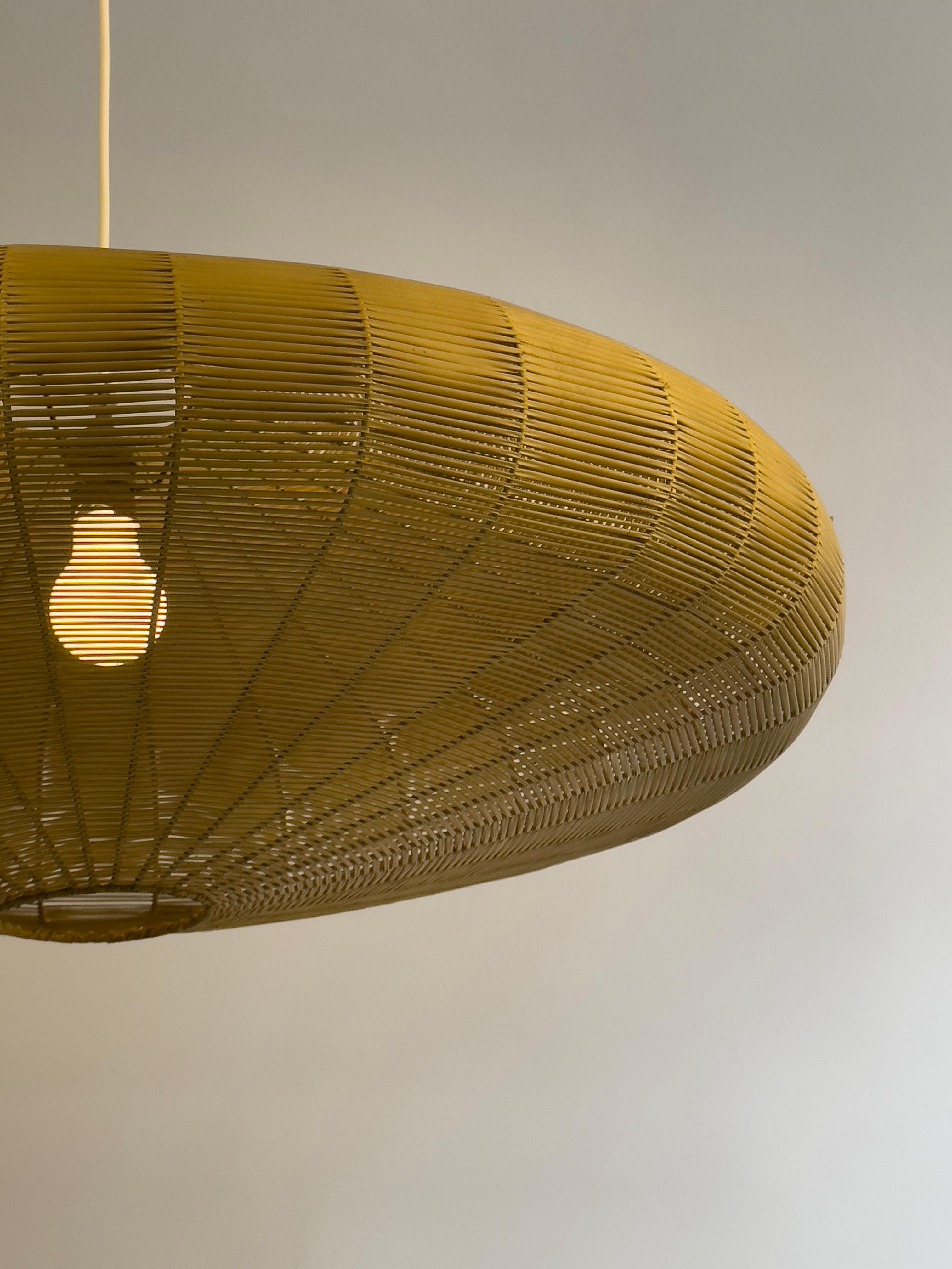 Rara lámpara colgante OVNI moderna de mediados de siglo, muy decorativa, de 80 cm de diámetro. Ita Metal en venta