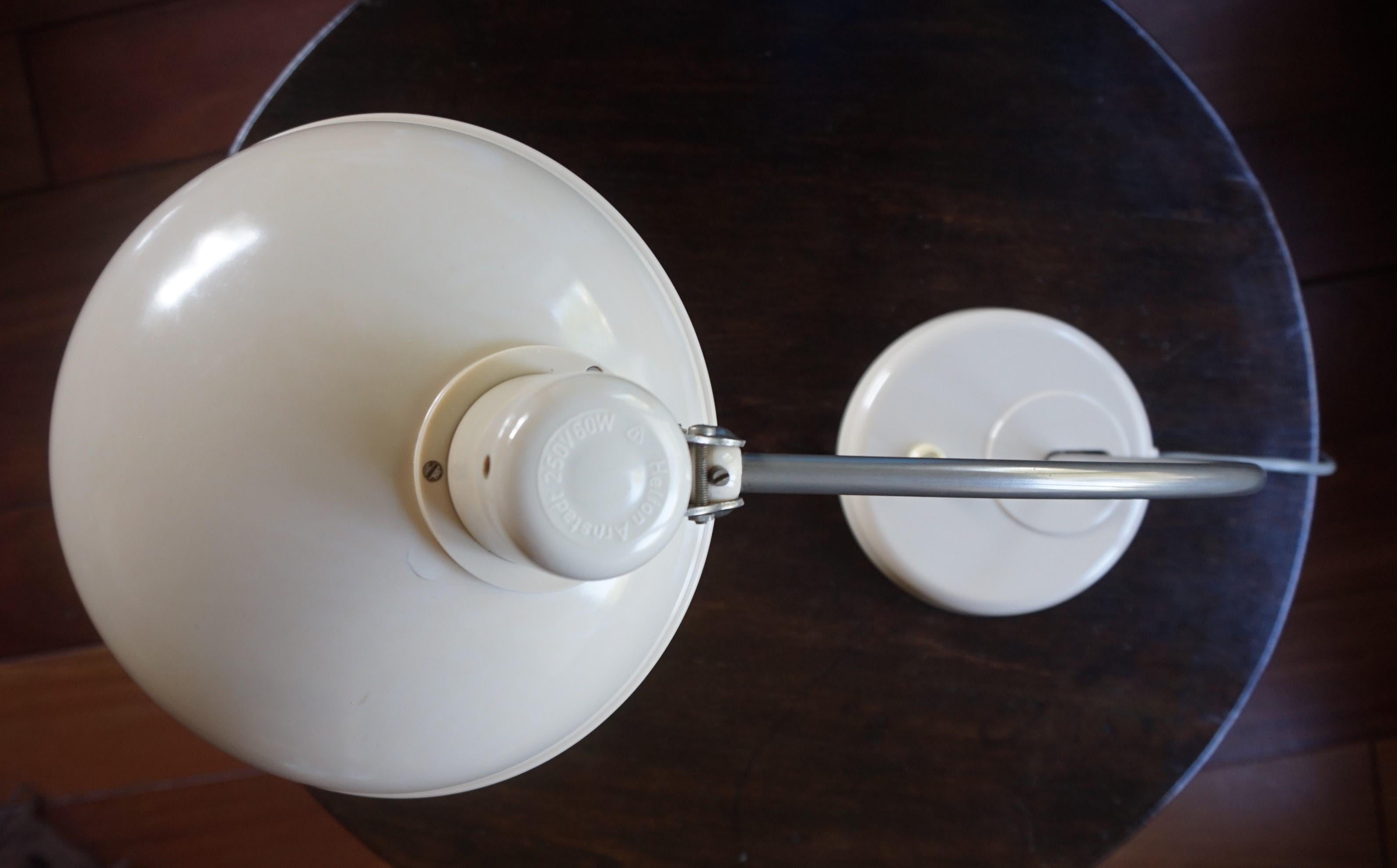 Rare & Highly Stylish Mid-Century Bauhaus Style White Bakelite Table / Desk Lamp In Excellent Condition In Lisse, NL