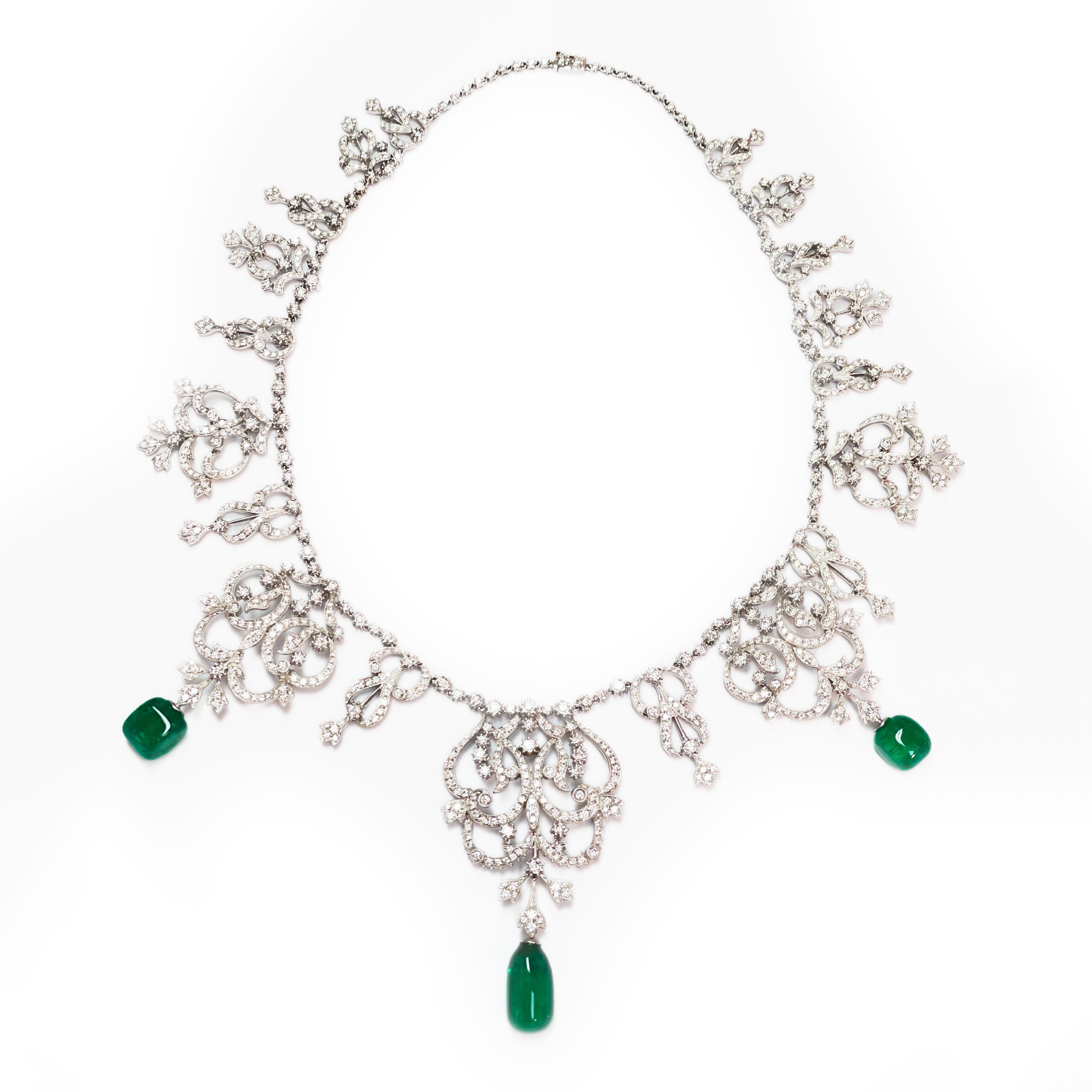 Seltene Smaragd- und Diamant-Tiara/Halskette aus dem Himalaya-Gebirge

Ein sehr schönes und einzigartiges Diadem, das sich auch in eine Halskette verwandeln lässt. 

Er verfügt über 3 atemberaubende GRS-zertifizierte natürliche Smaragdperlen mit