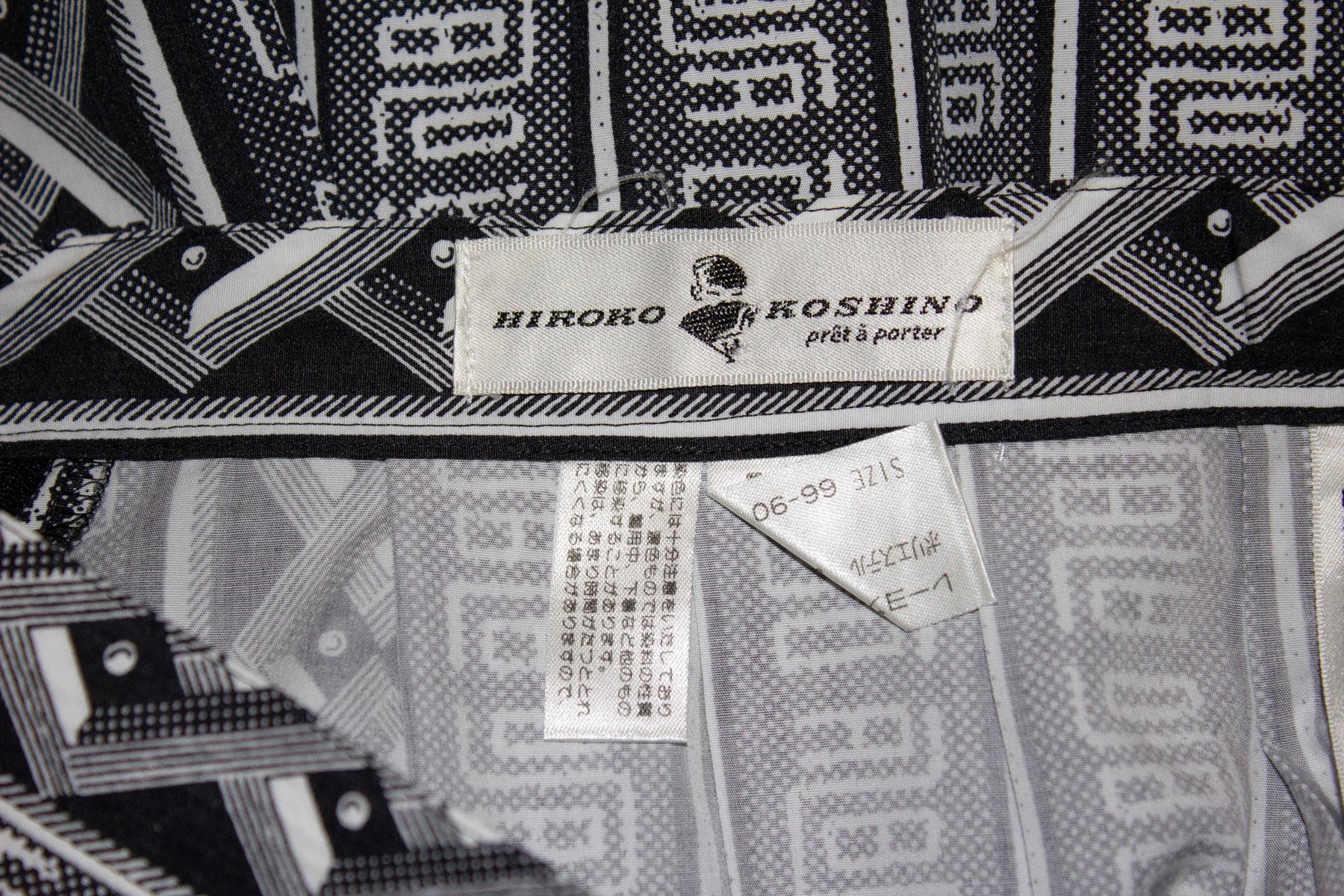 A chic and easy to wear skirt by Japanease designer Hiroko Koshino . The black and white skirt is in a wonderful print and has a side zip opening and pleats from the waist. It comes with its own seperate liner. 
Measurements: Waist 26'' , length 33''