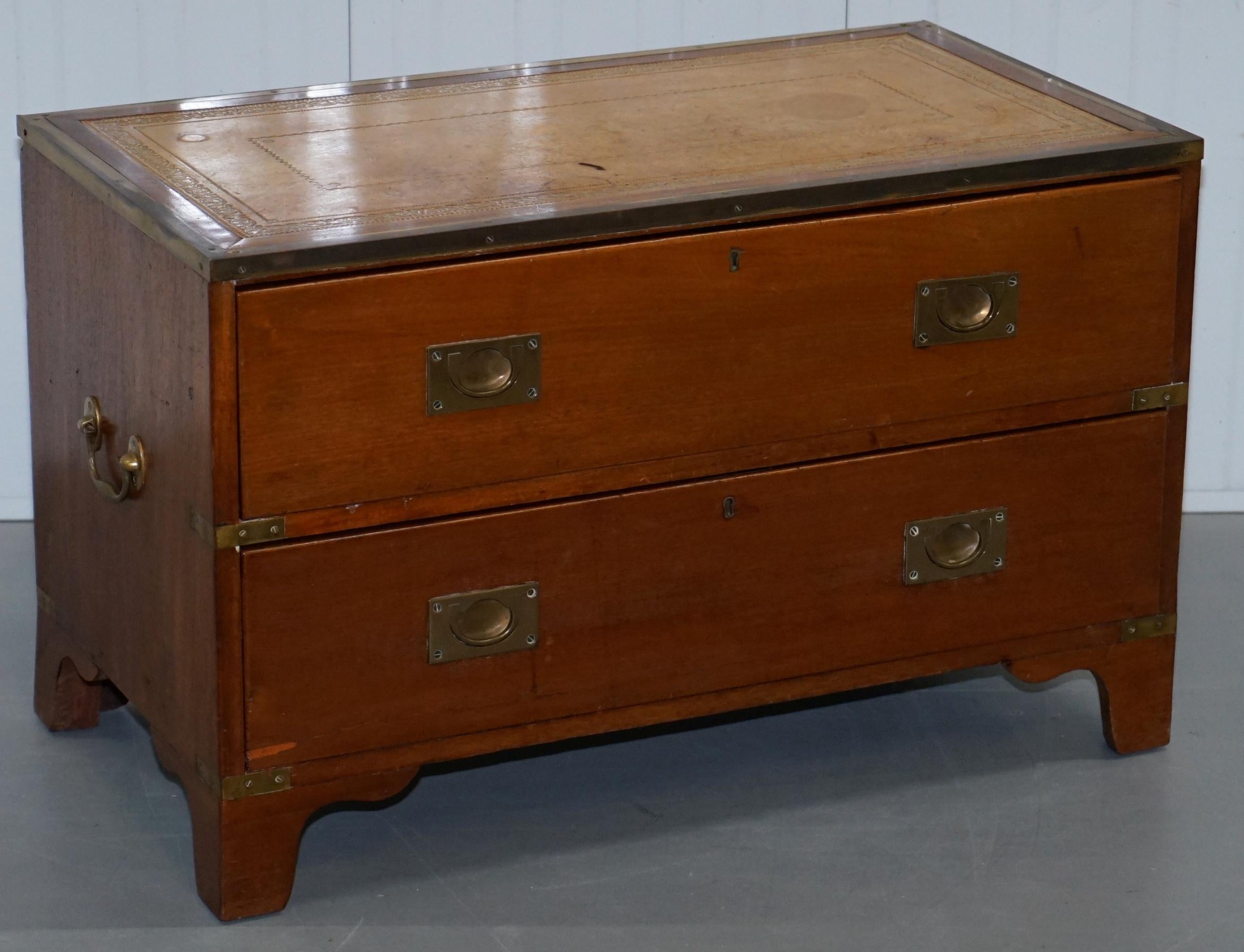 We are delighted to offer for sale lovely original Hobbs & Co 1930 stamped military campaign chest of drawers

A genuine and very well used old set of drawers, these unlike most of the fake reproduction pieces around today are genuine period