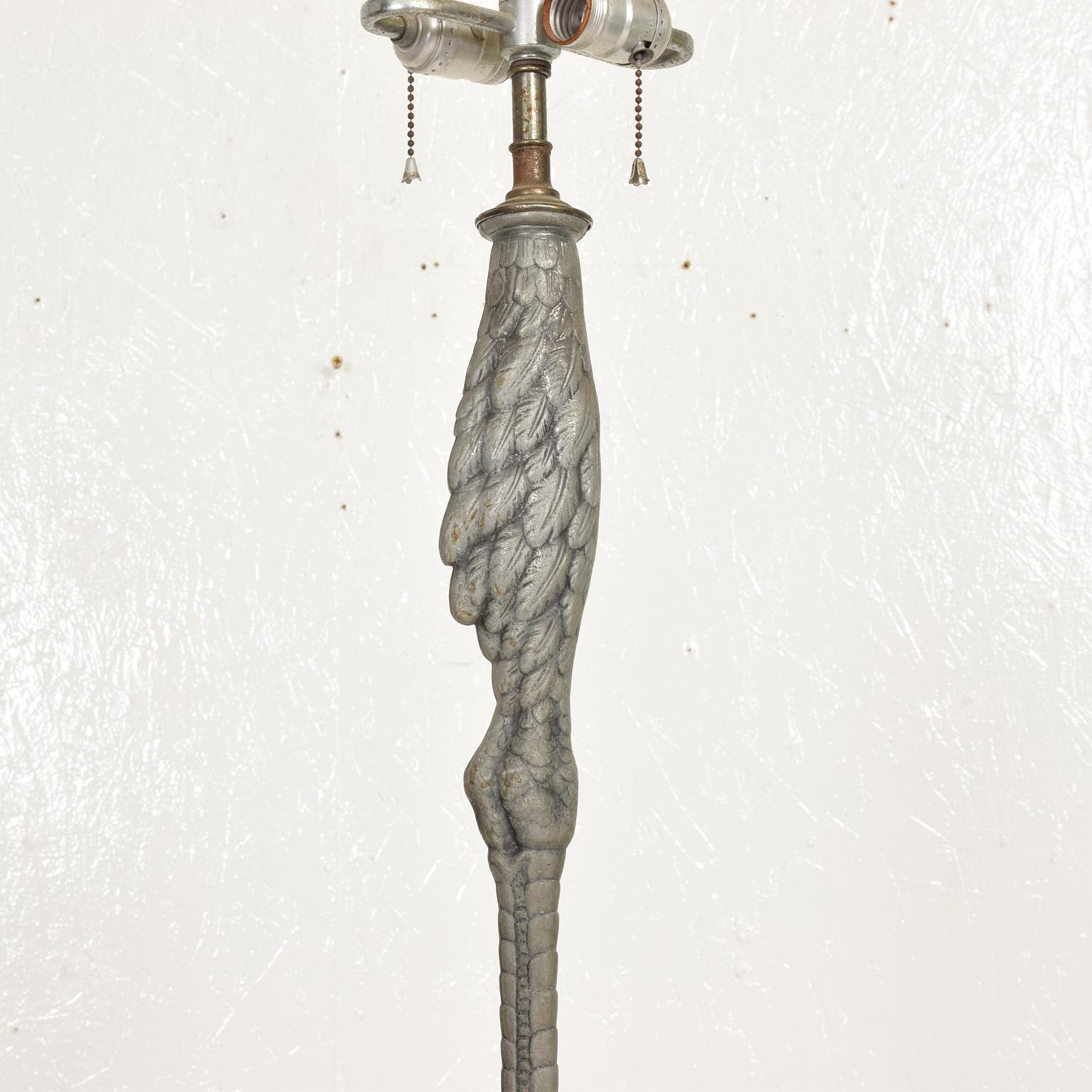 Seltene Hollywood Regency Strauß Adlerbein Tischlampe (Ende des 20. Jahrhunderts)