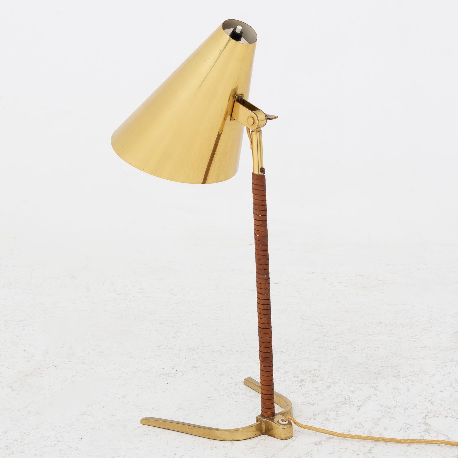 Scandinavian Modern Rare Horseshoe Table Lamp in Brass by Paavo Tynell