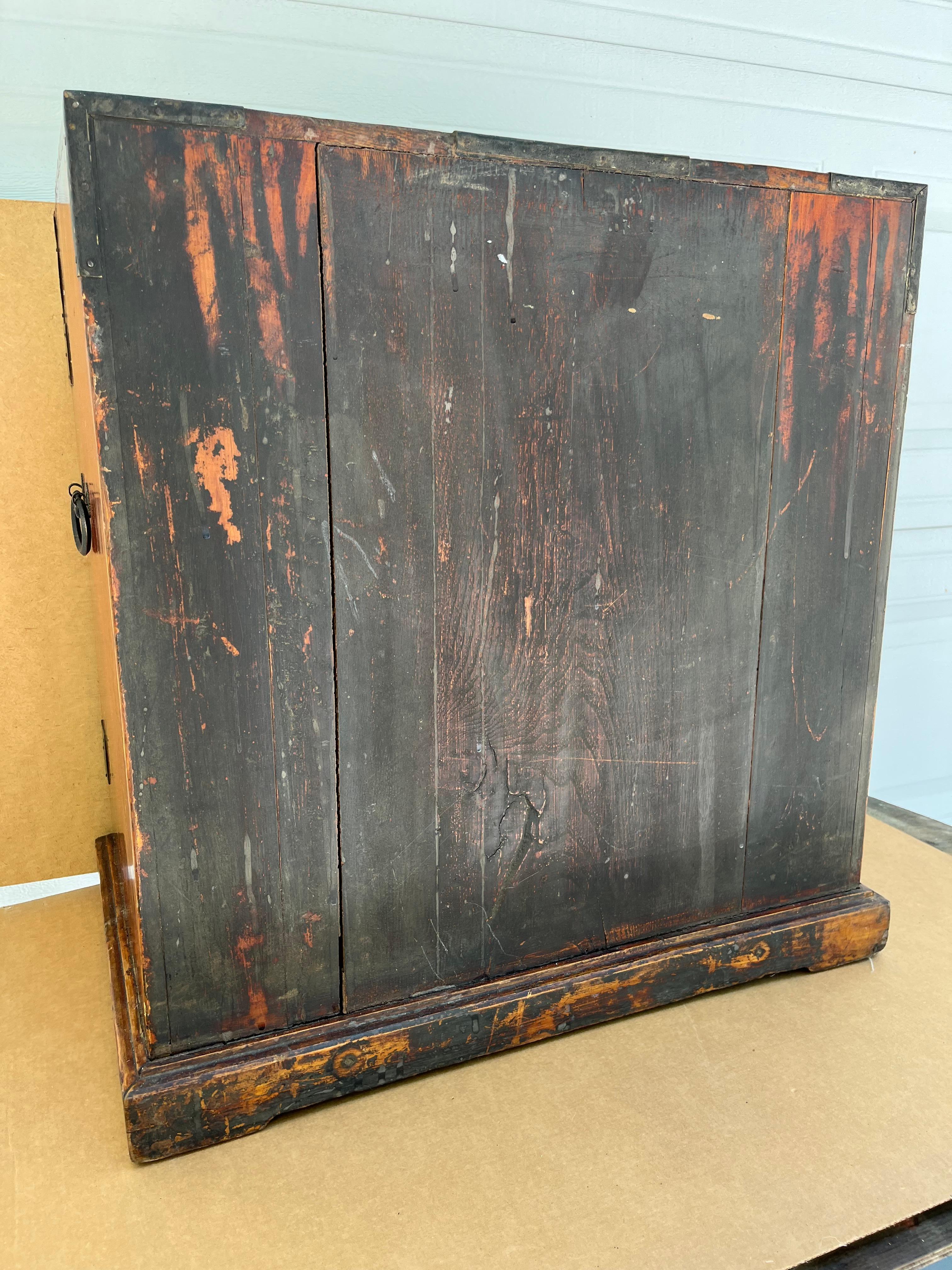 Seltener Huanghuali Tischschrank Qing Dynasty 17./18. Jh., Provenienz. im Angebot 5