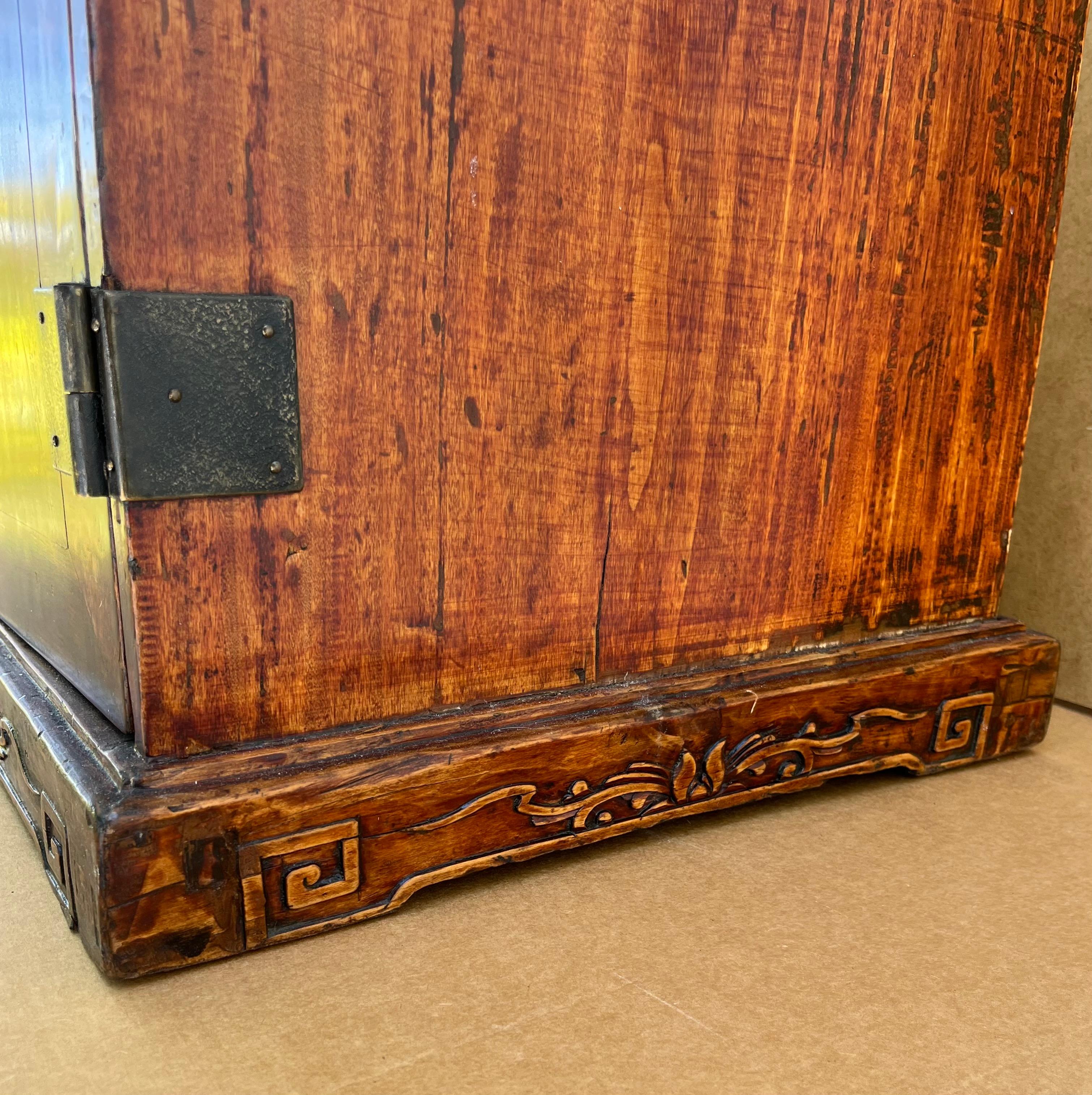 Seltener Huanghuali Tischschrank Qing Dynasty 17./18. Jh., Provenienz. im Angebot 1