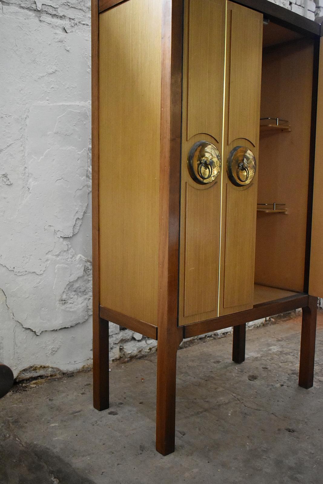 Raro mobile bar ungherese di metà secolo anni '70 in vendita 2