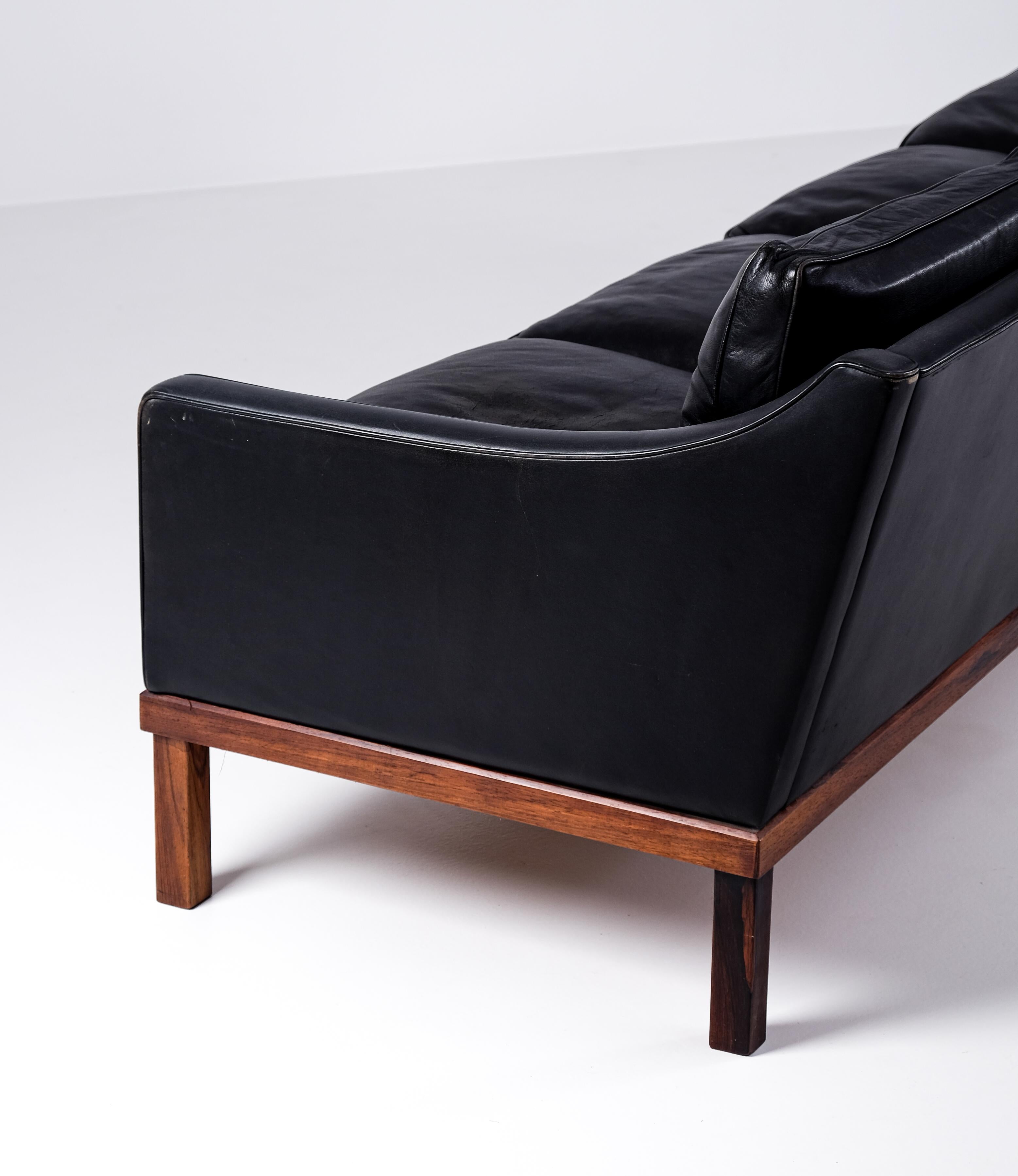 Seltenes Ib Kofod-Larsen-Sofa, 1960er Jahre (Skandinavische Moderne) im Angebot