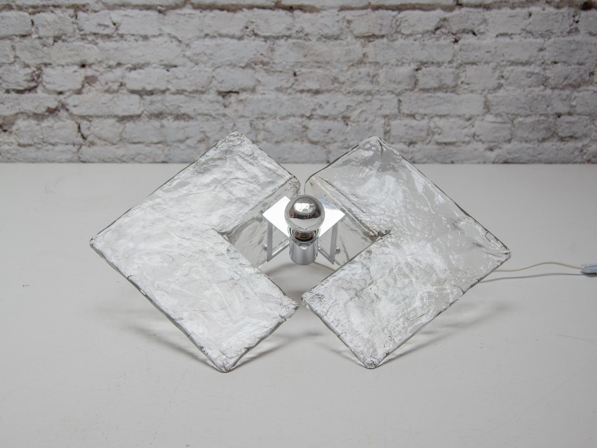 Hand-Crafted Rare Ice Glass Table Lamp by Alfredo Barbini  Murano Glass Venini, 1960s For Sale