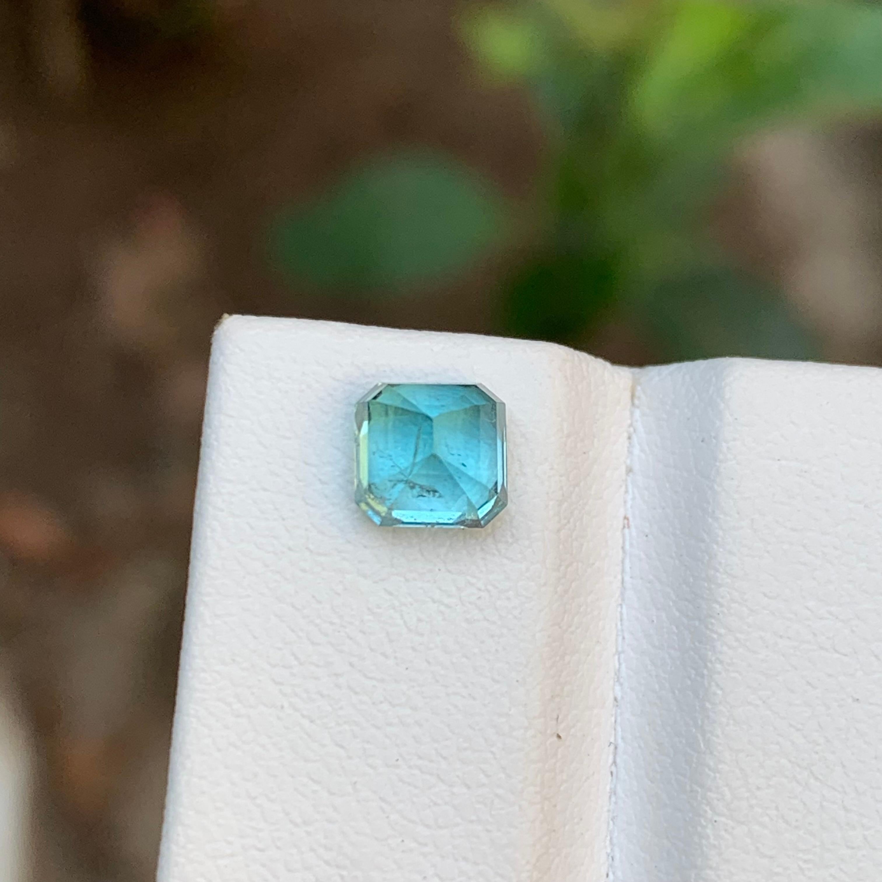 Rare Ice Neon Blue Natural Tourmaline Gemstone, 1.65 Ct Emerald Cut-Ring Jewelry en vente 1